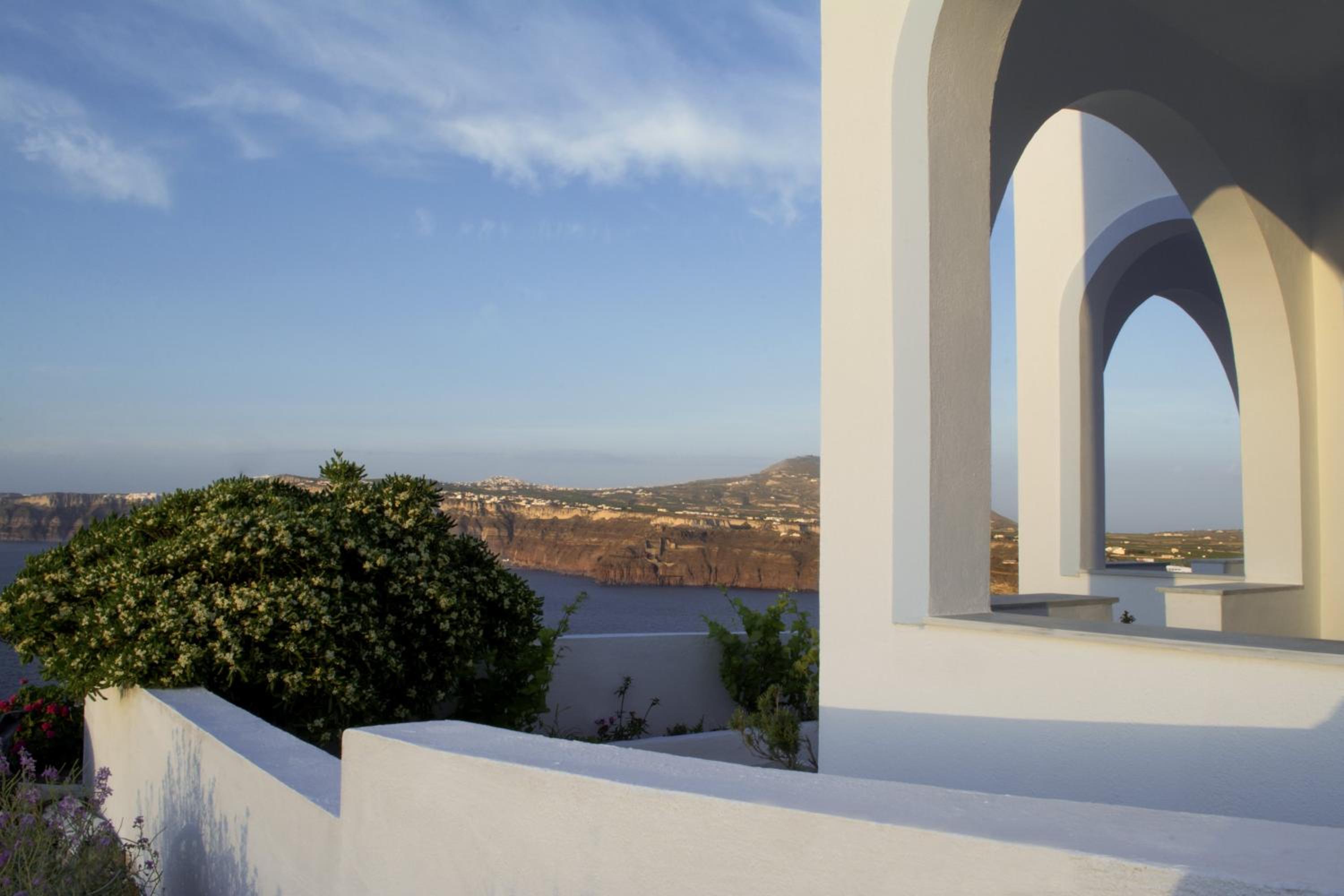 Superior Double Room with Veranda and Caldera View - Photo 5