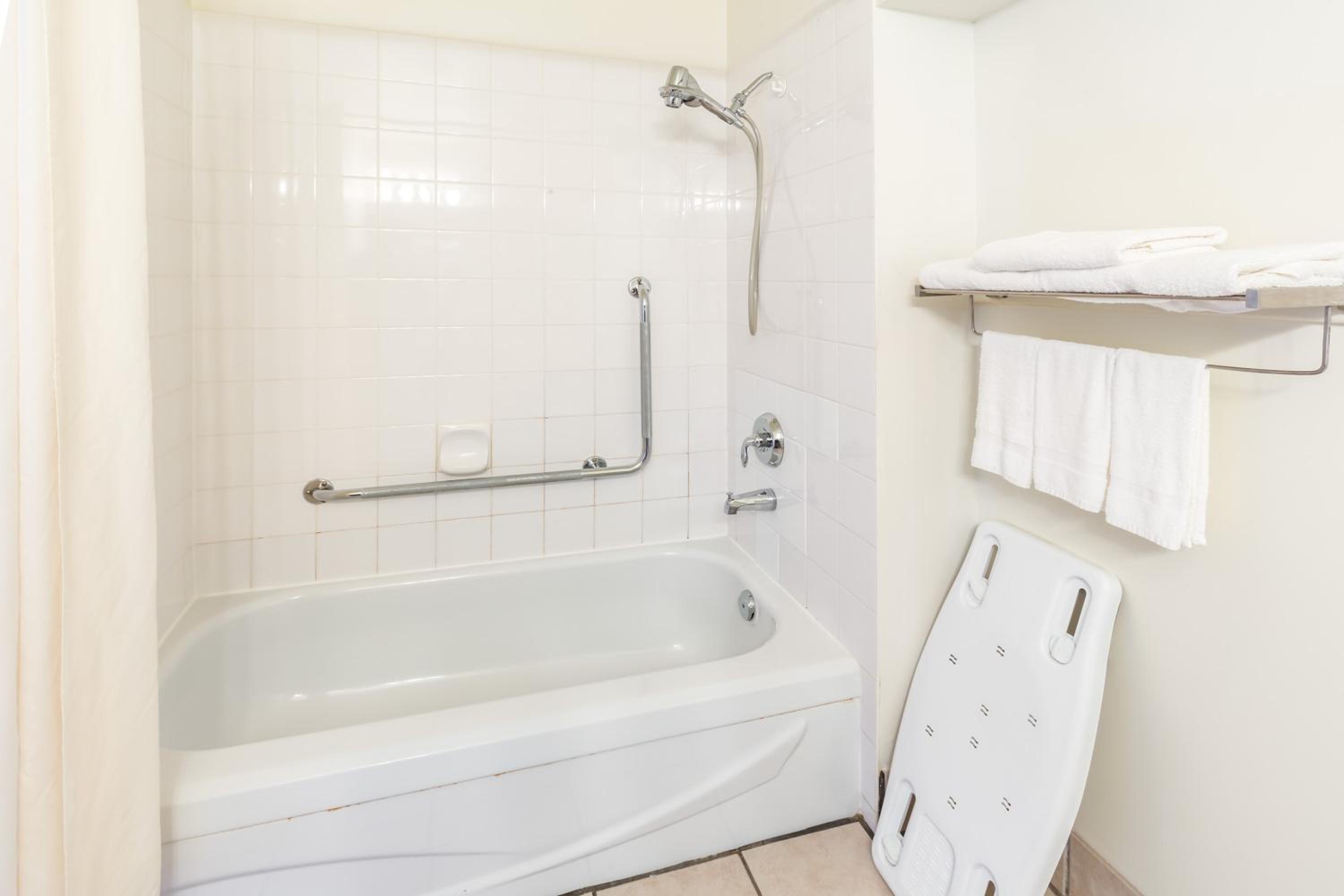 Queen Room - Disability Access - Non-Smoking - Photo 3