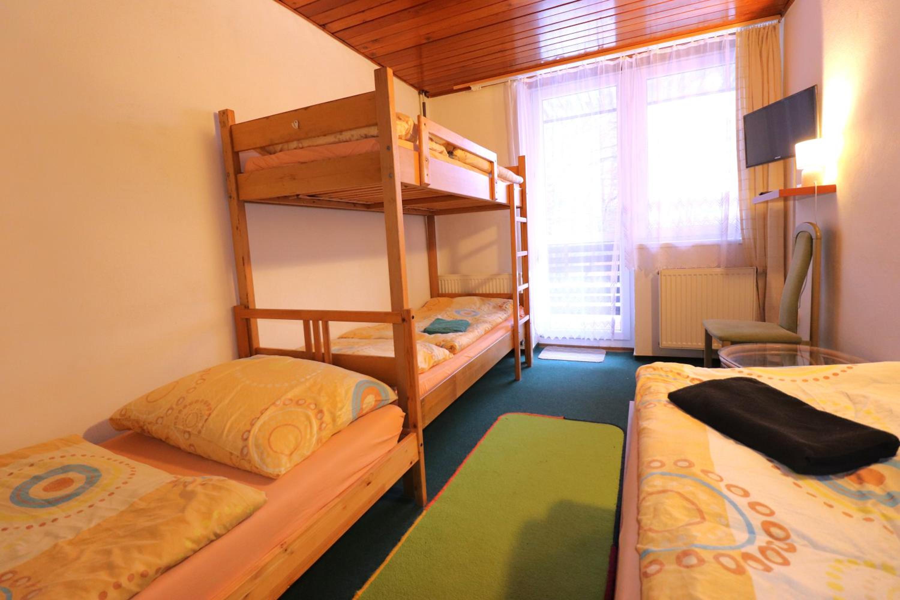 Quadruple Room with Private Bathroom photo 2