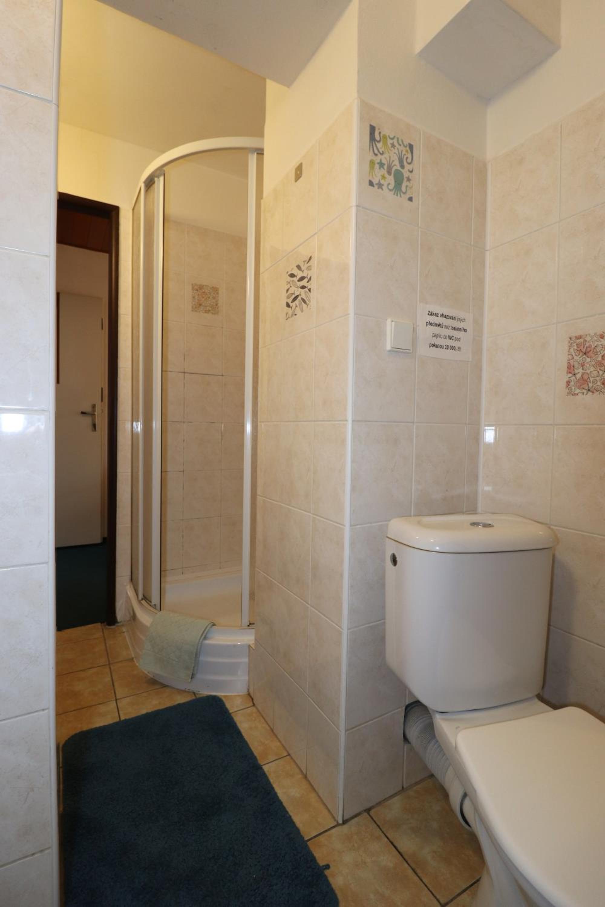 Quadruple Room with Private Bathroom photo 3