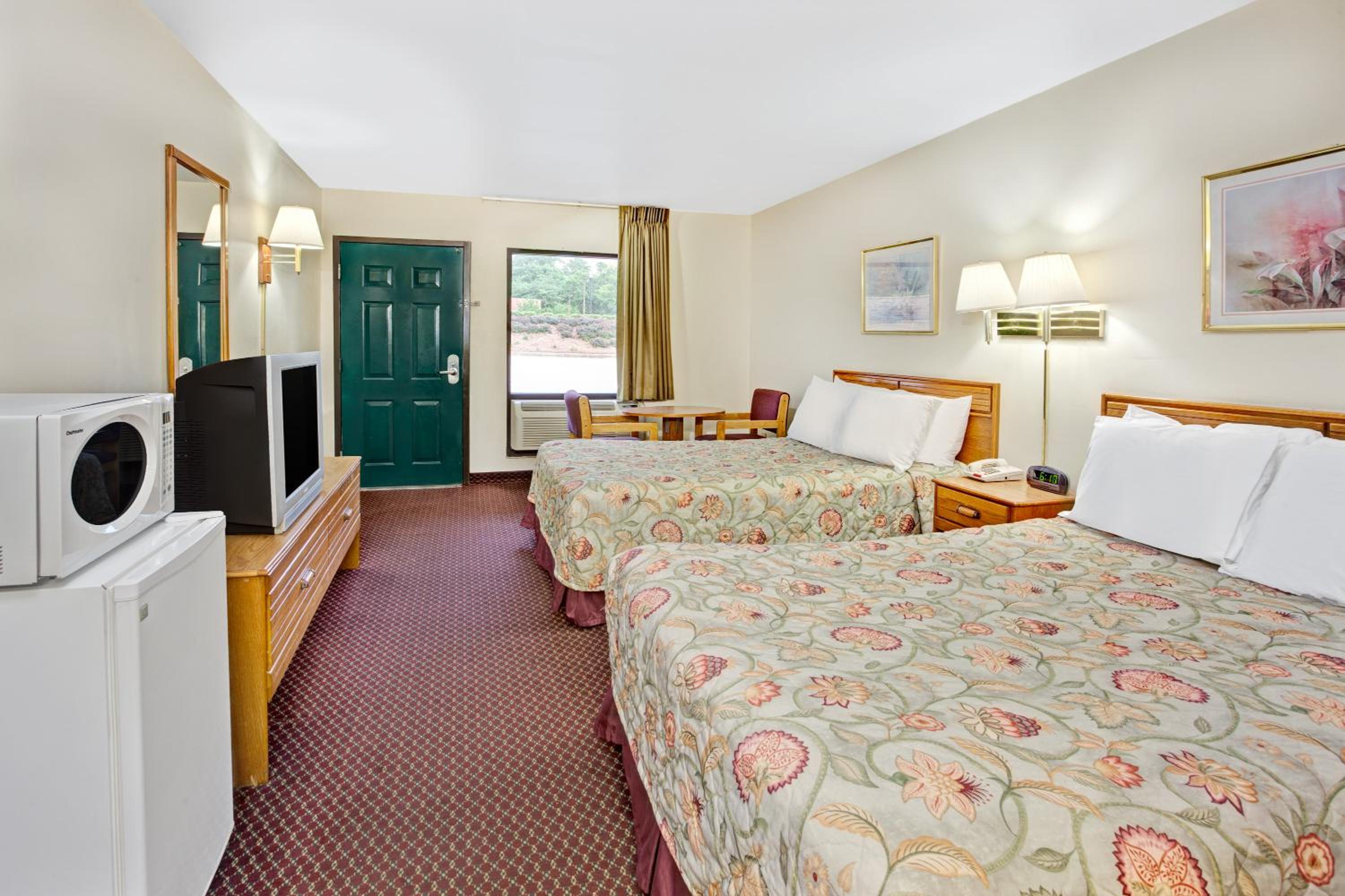 Double Room with Two Double Beds - Smoking - Photo 10
