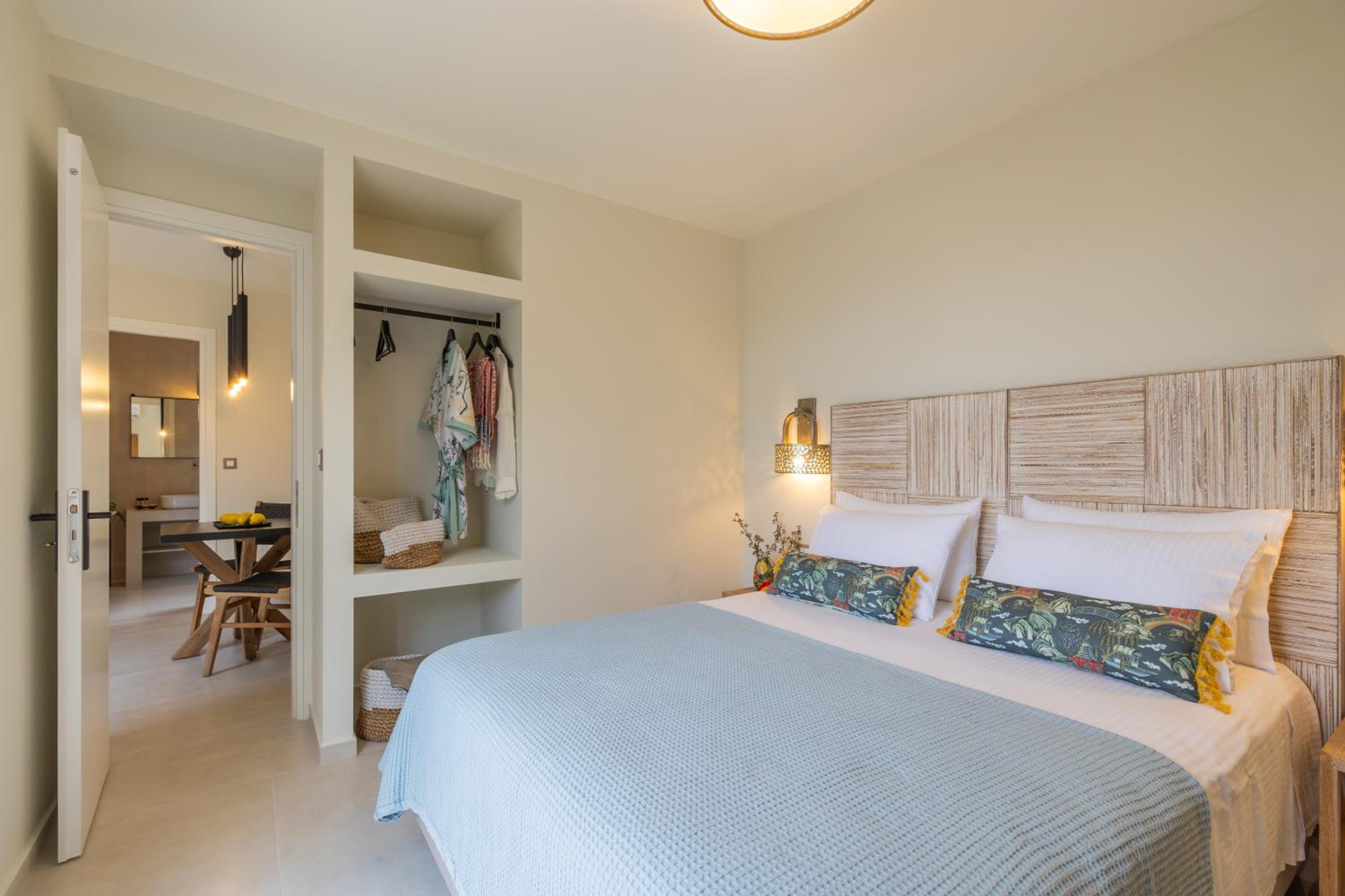 Deluxe One-Bedroom Apartment with Ocean View