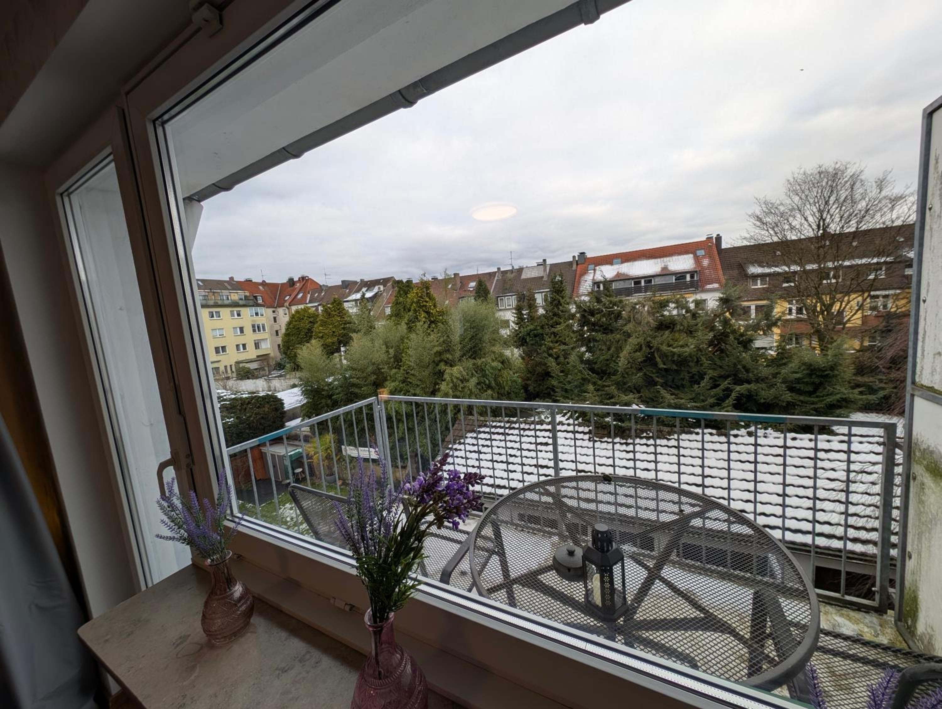 Studio Apartment with Balcony photo 2