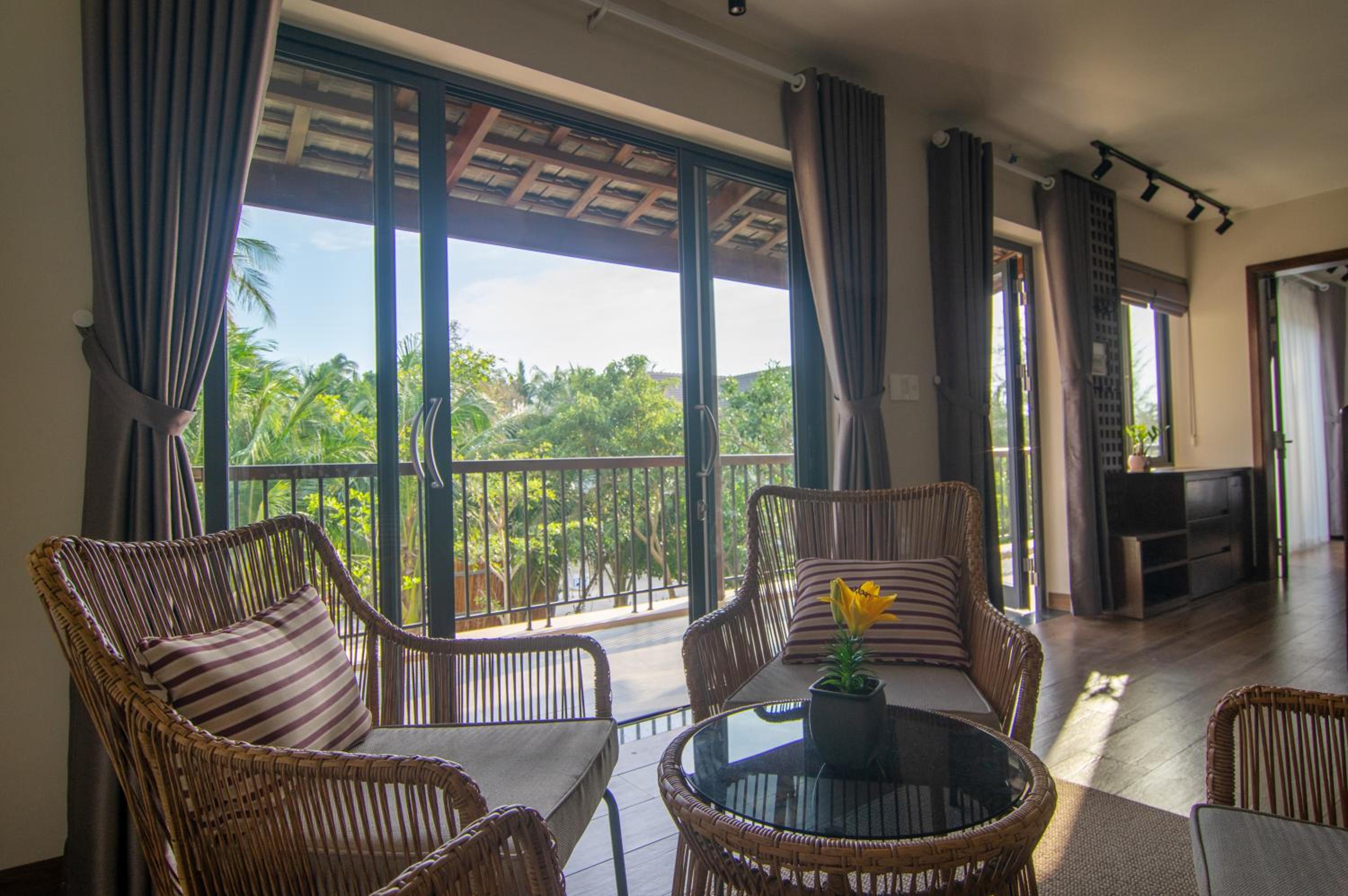 Apartment with Garden View