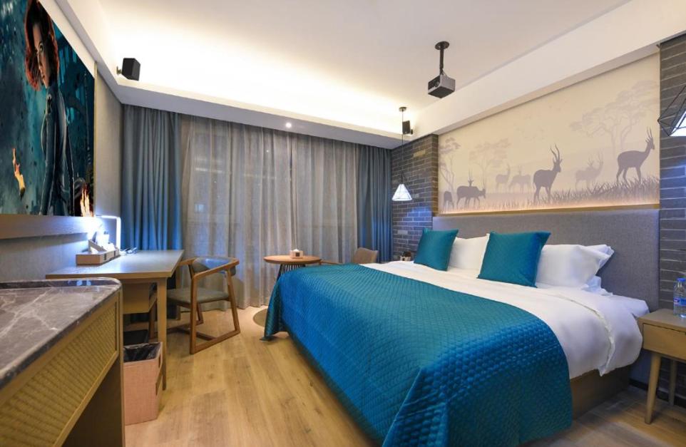 Liz Double Room with City View