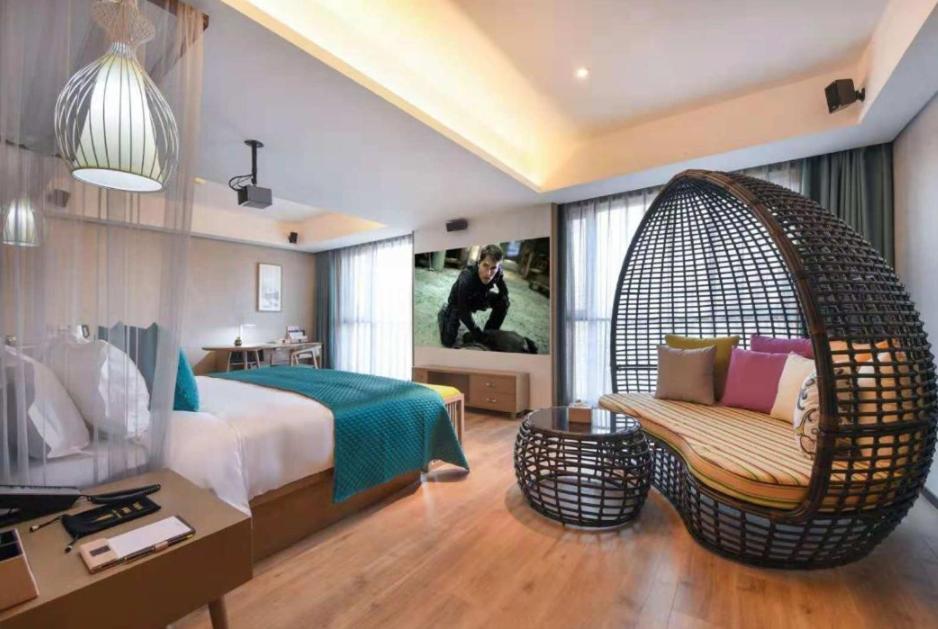 Family Suite with Bathtub