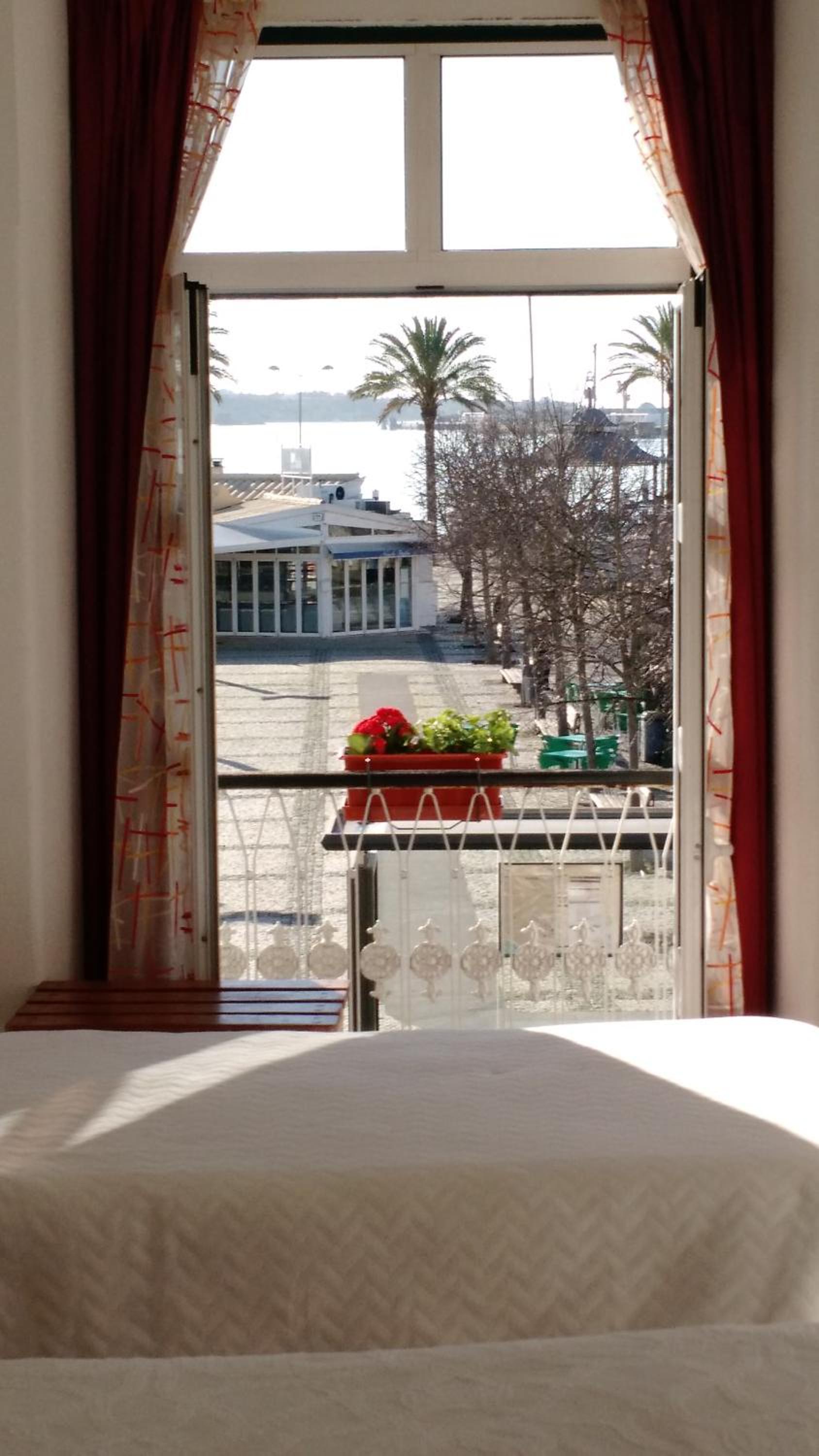 Triple Room with River View - Photo 4