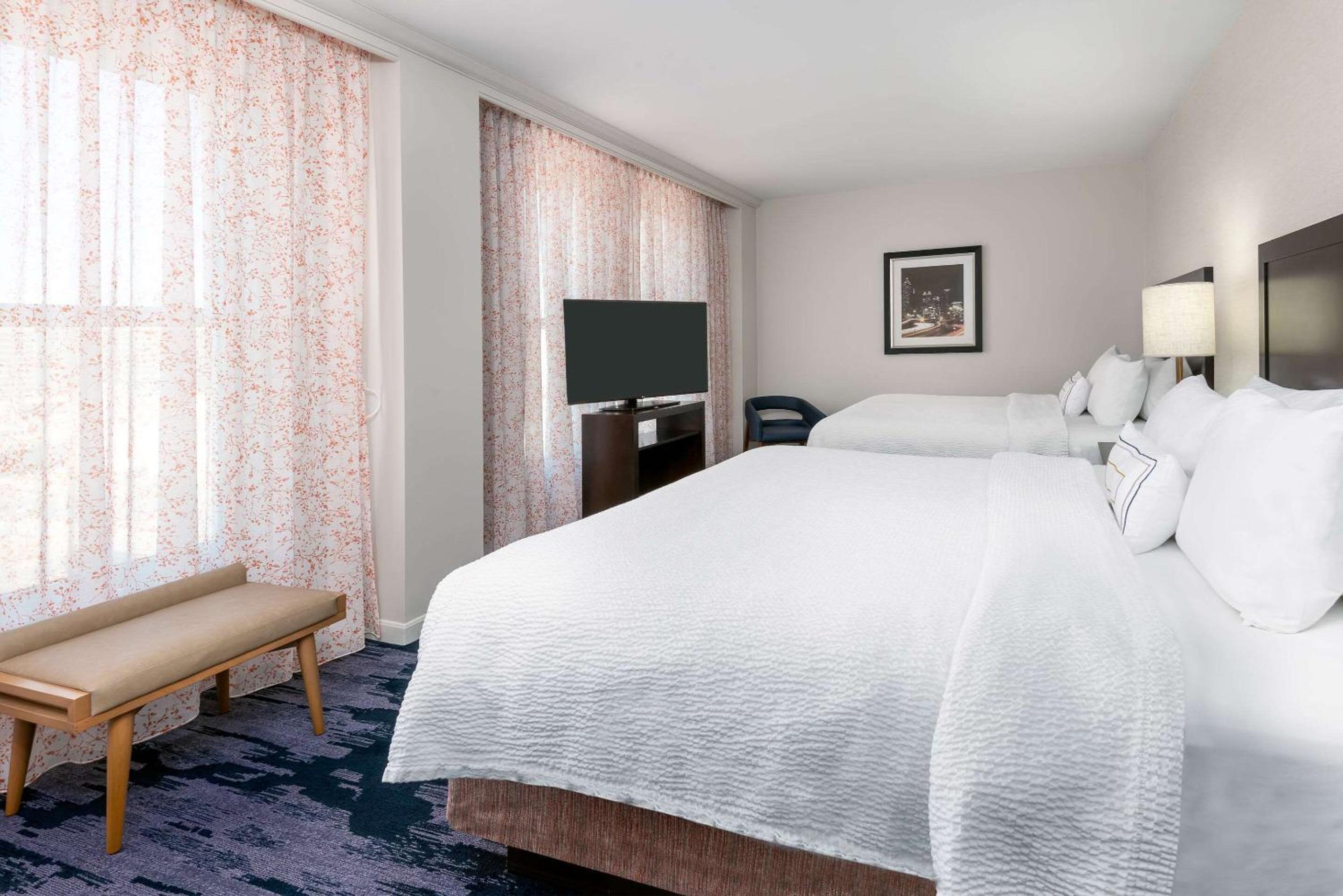 King Suite with Two King Beds and Living room - Non Smoking - Photo 2