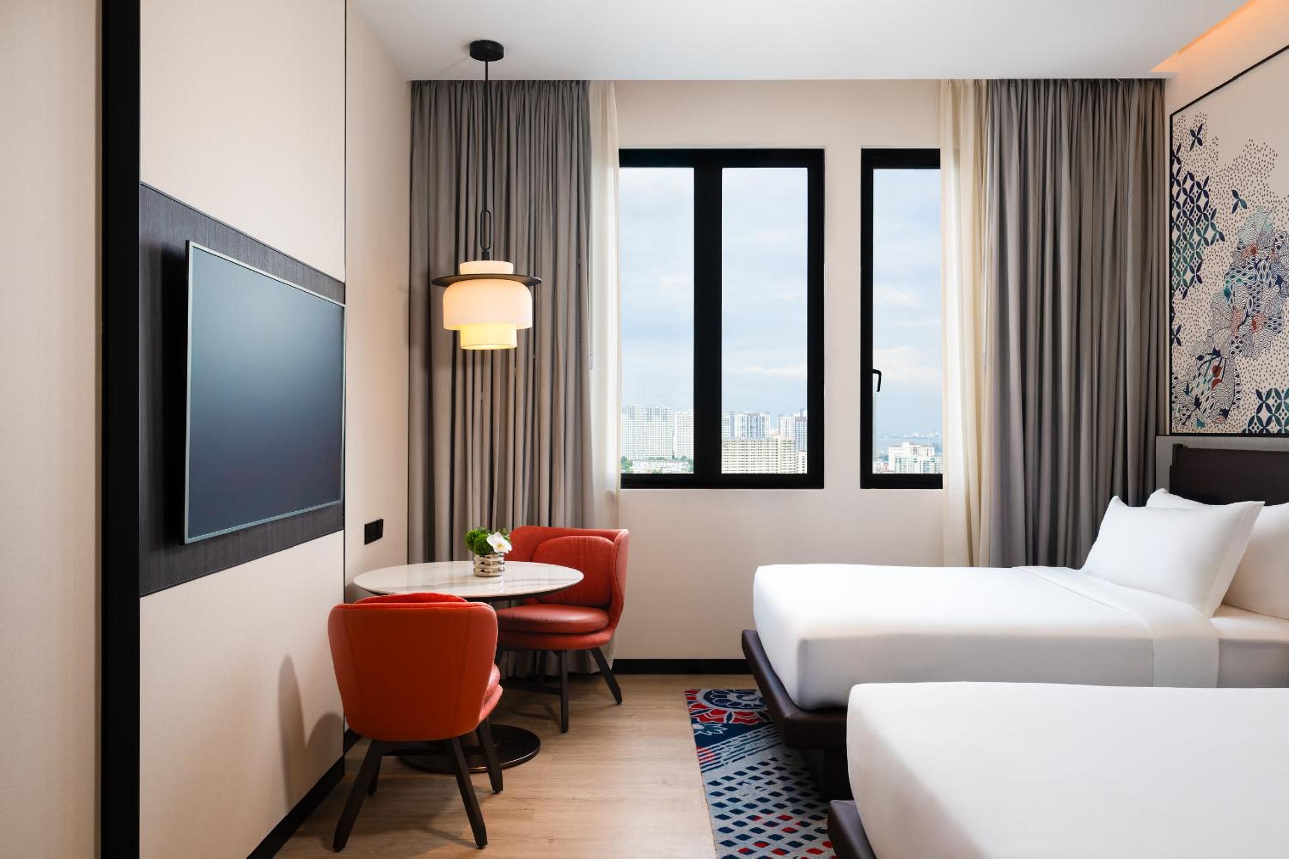 Deluxe Double Room with Two Double Beds and Skyline View - Photo 3