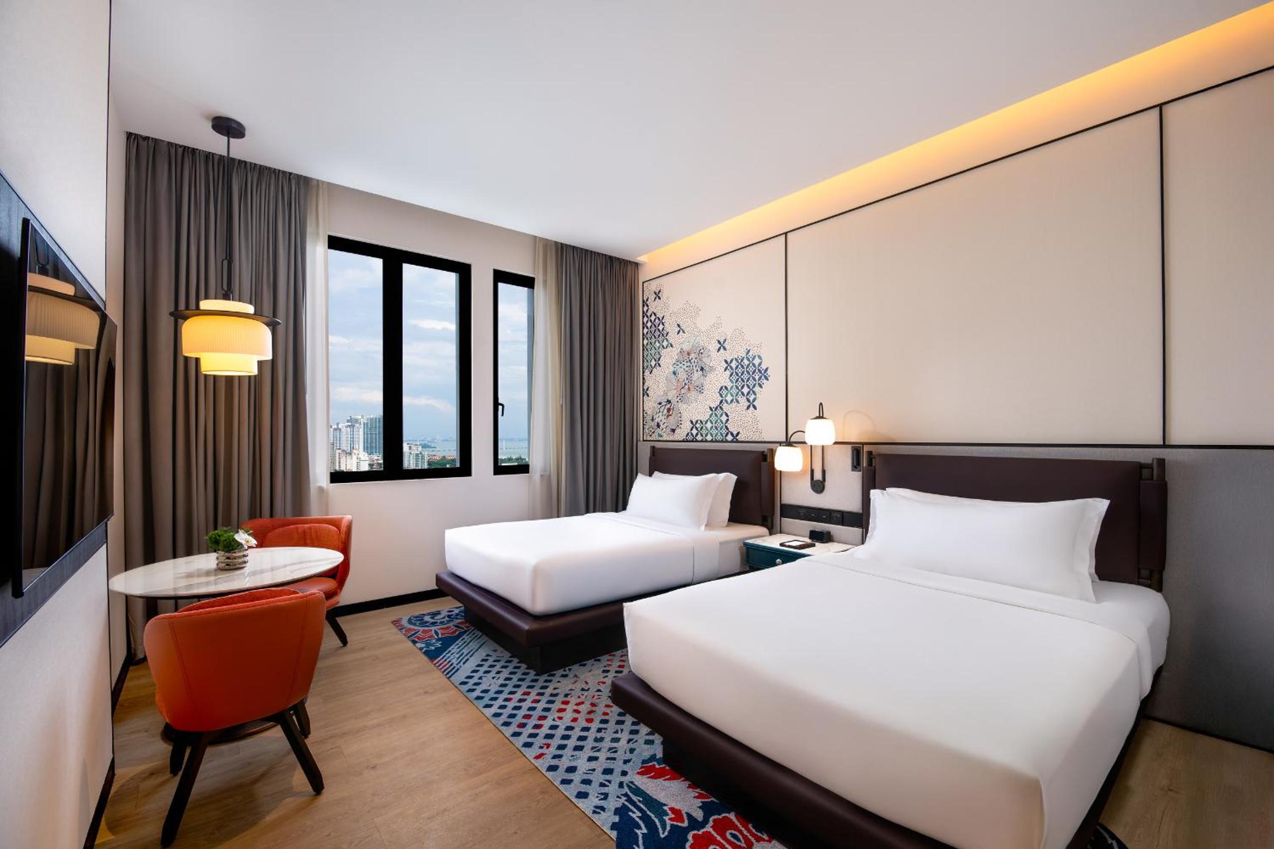 Deluxe Double Room with Two Double Beds and Skyline View - Photo 4