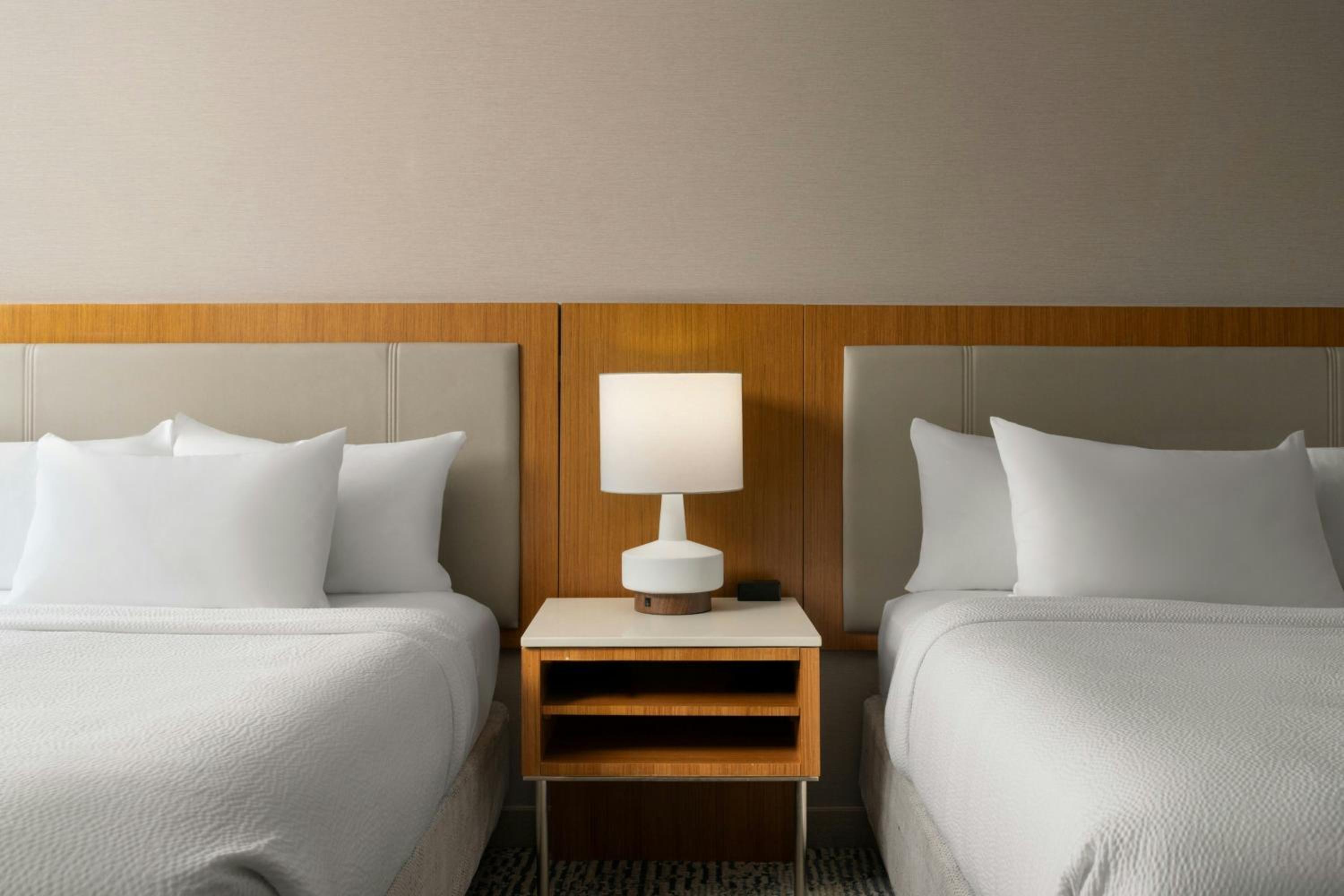 Queen Suite with Two Queen Beds, Bathtub and Trundle Sofa - Mobility Access/Hearing Accessible