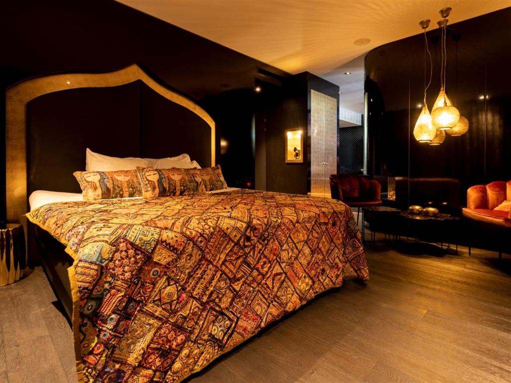 1001 Nights Suite with Private Sauna