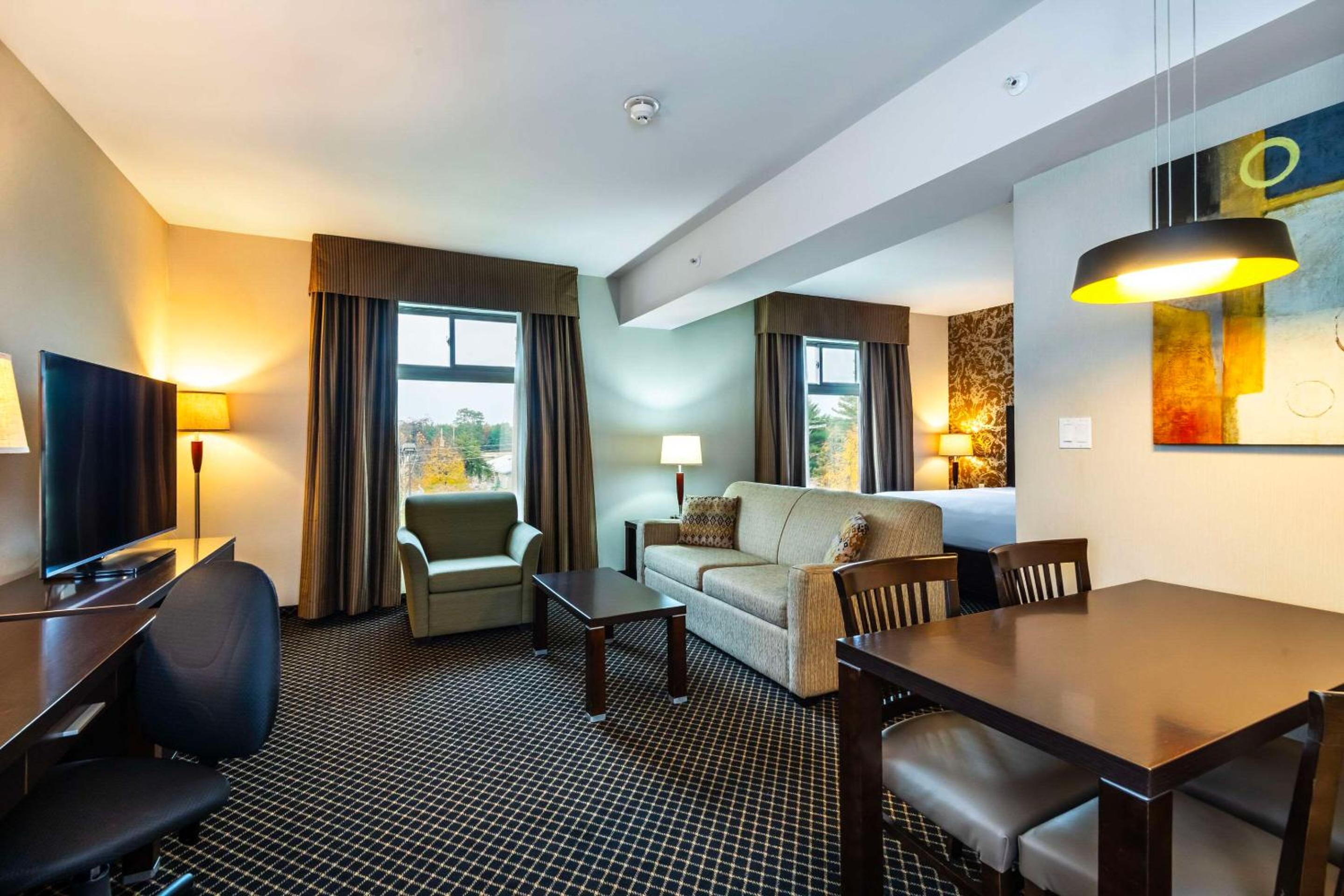 King Suite - Non Smoking - Photo 4