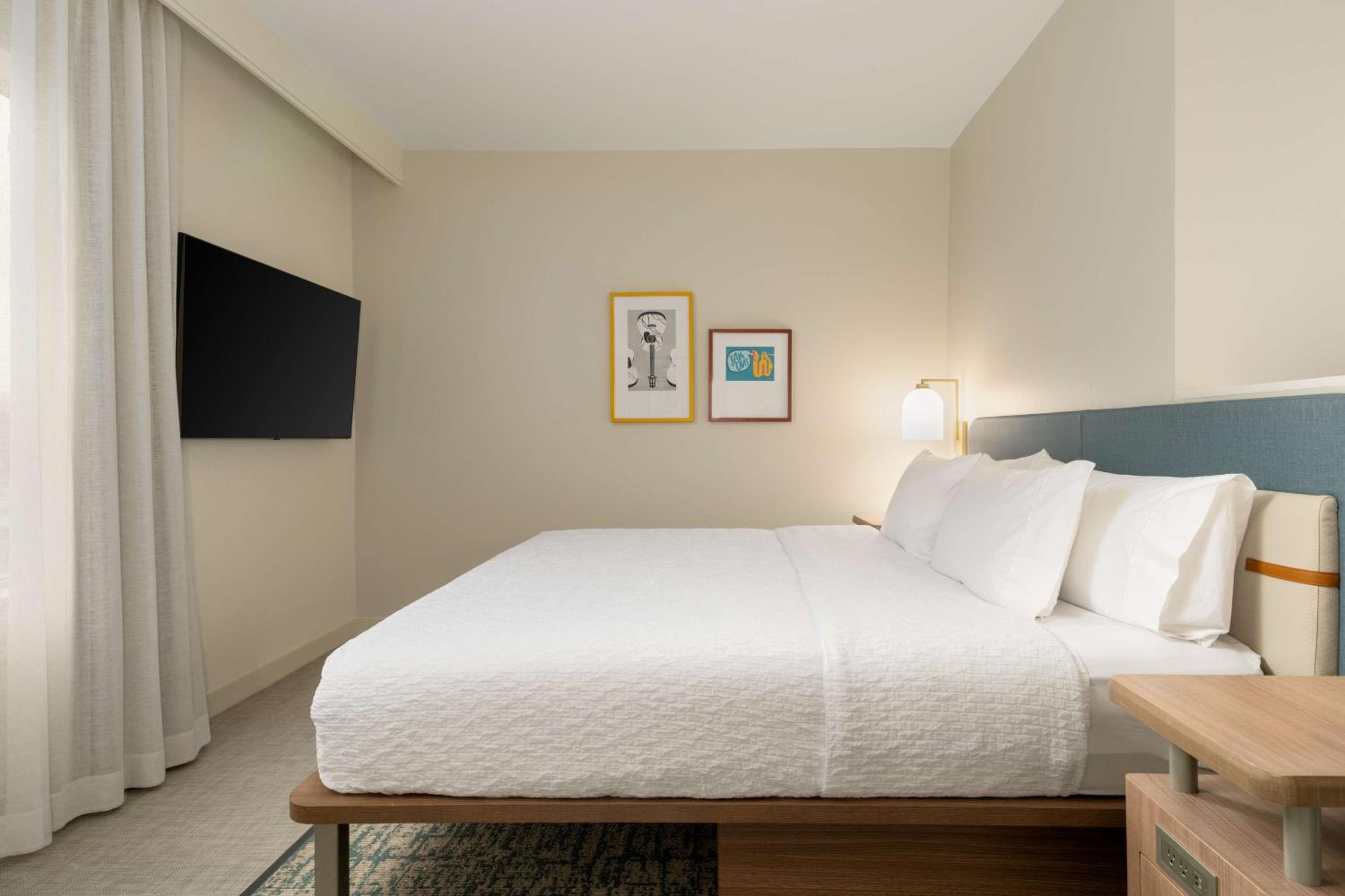 King Efficiency Suite - Hearing Accessible - Photo 3