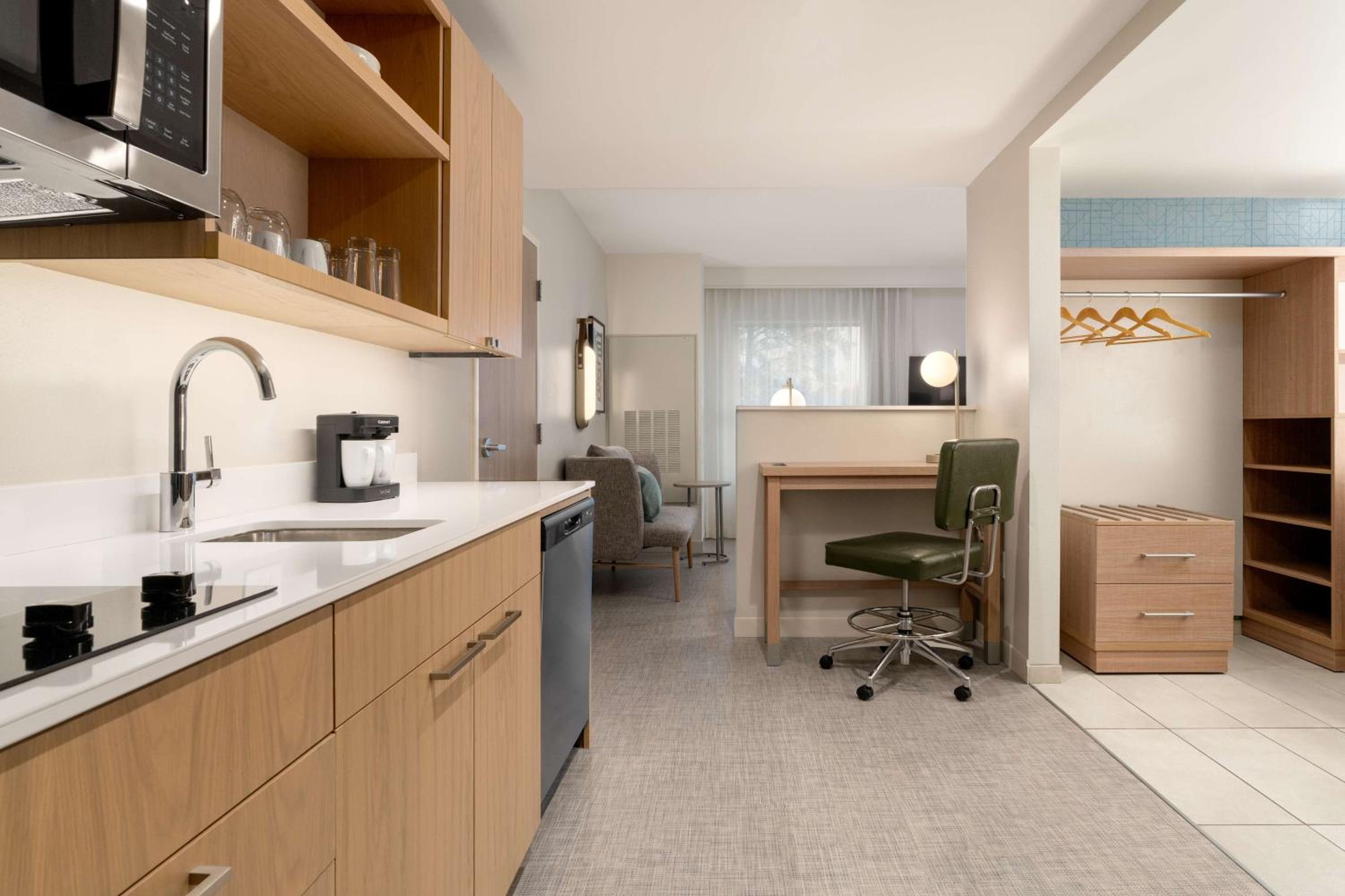 King Efficiency Suite - Hearing Accessible - Photo 4