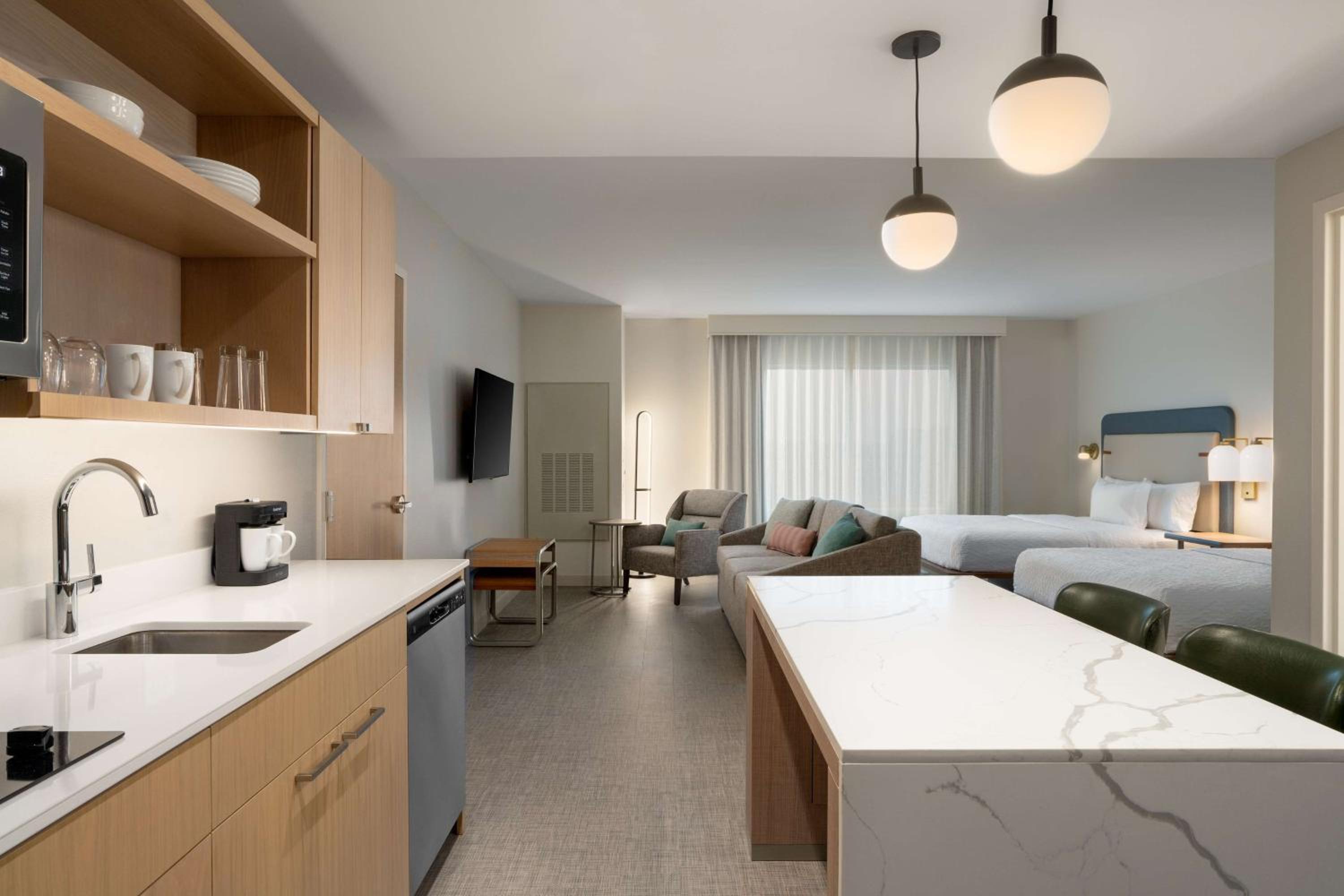 Studio Suite with Two Queen Beds - Photo 4
