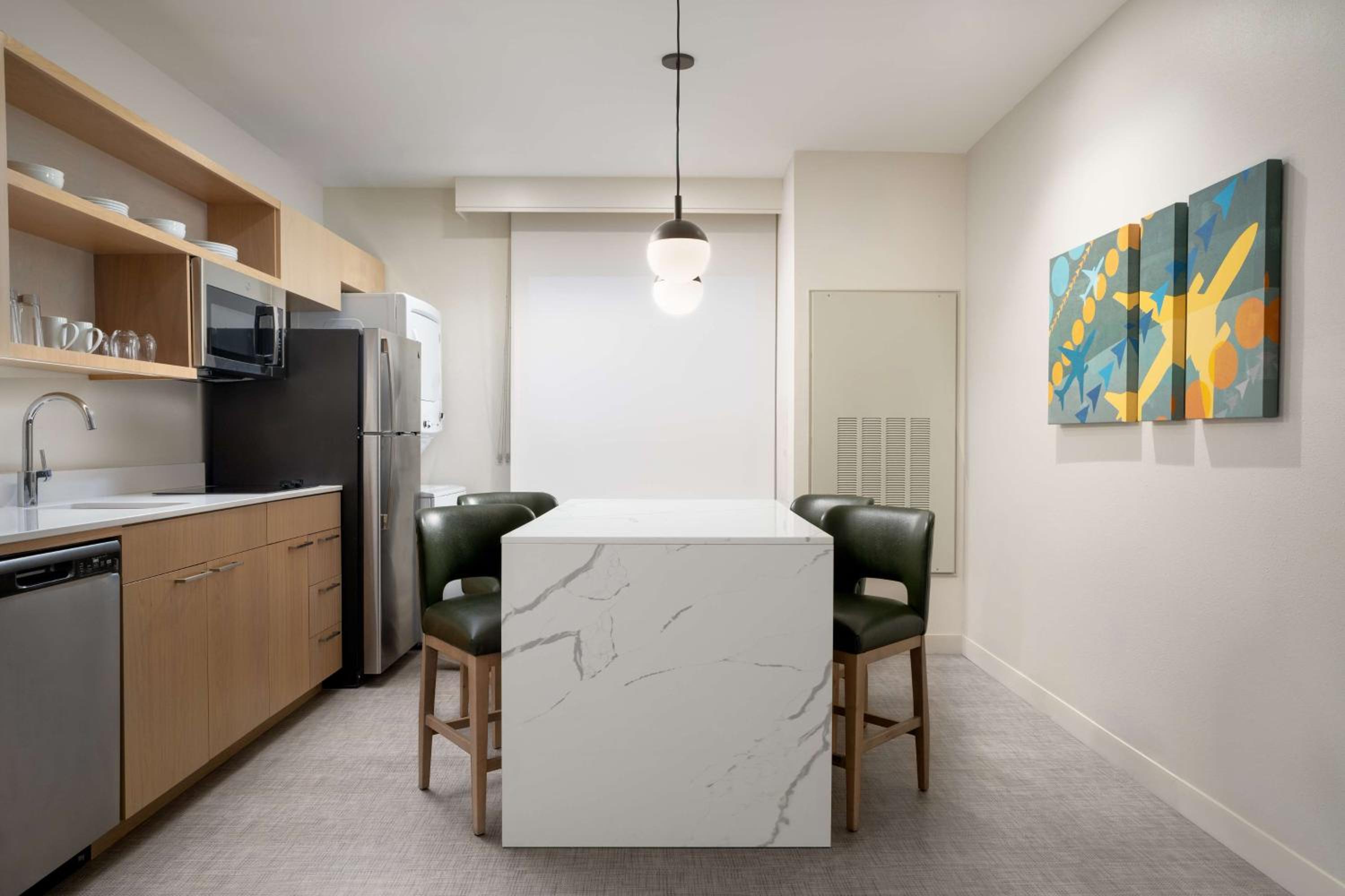 One-Bedroom King Suite photo 2
