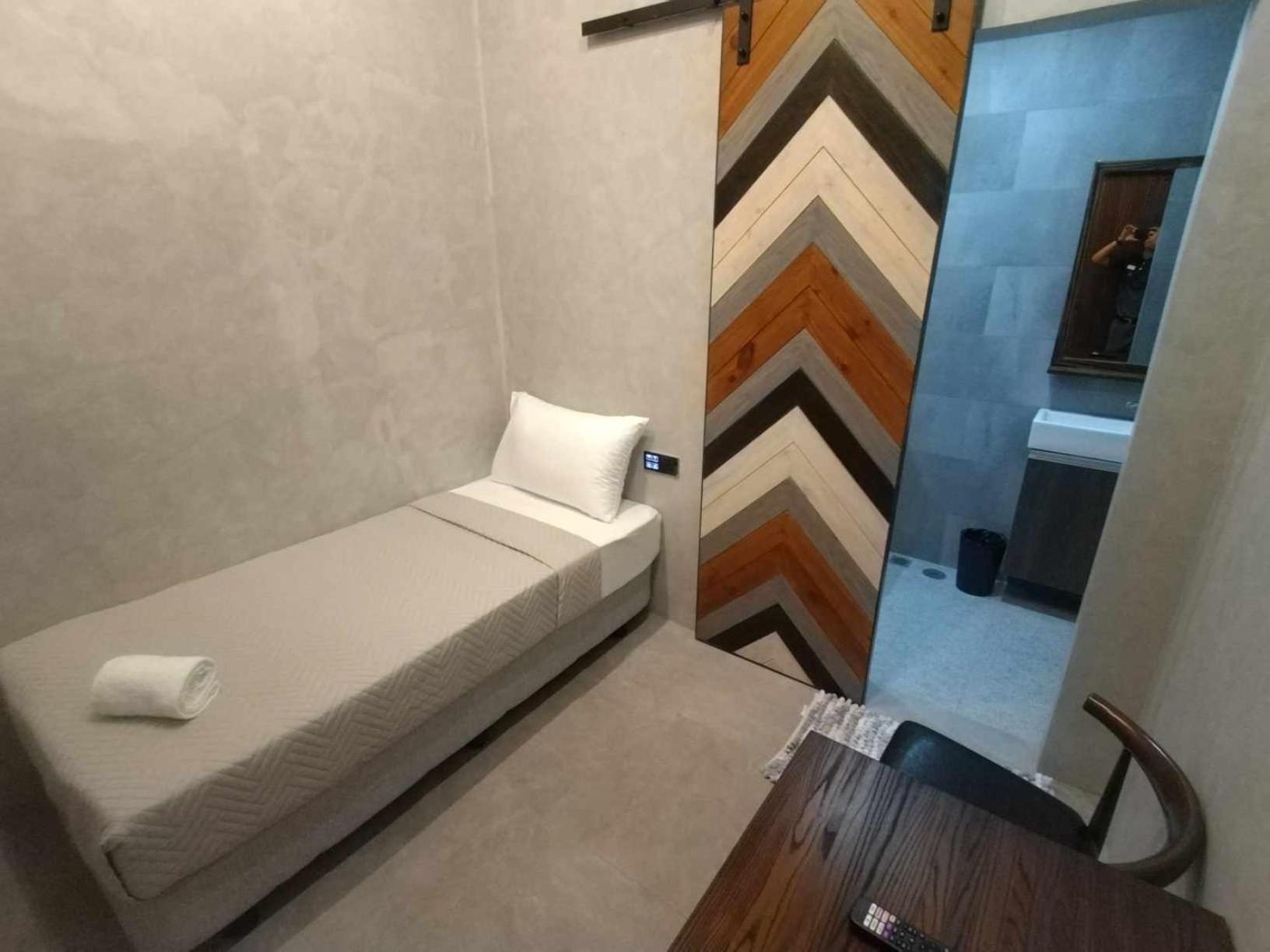 Single Room photo 3