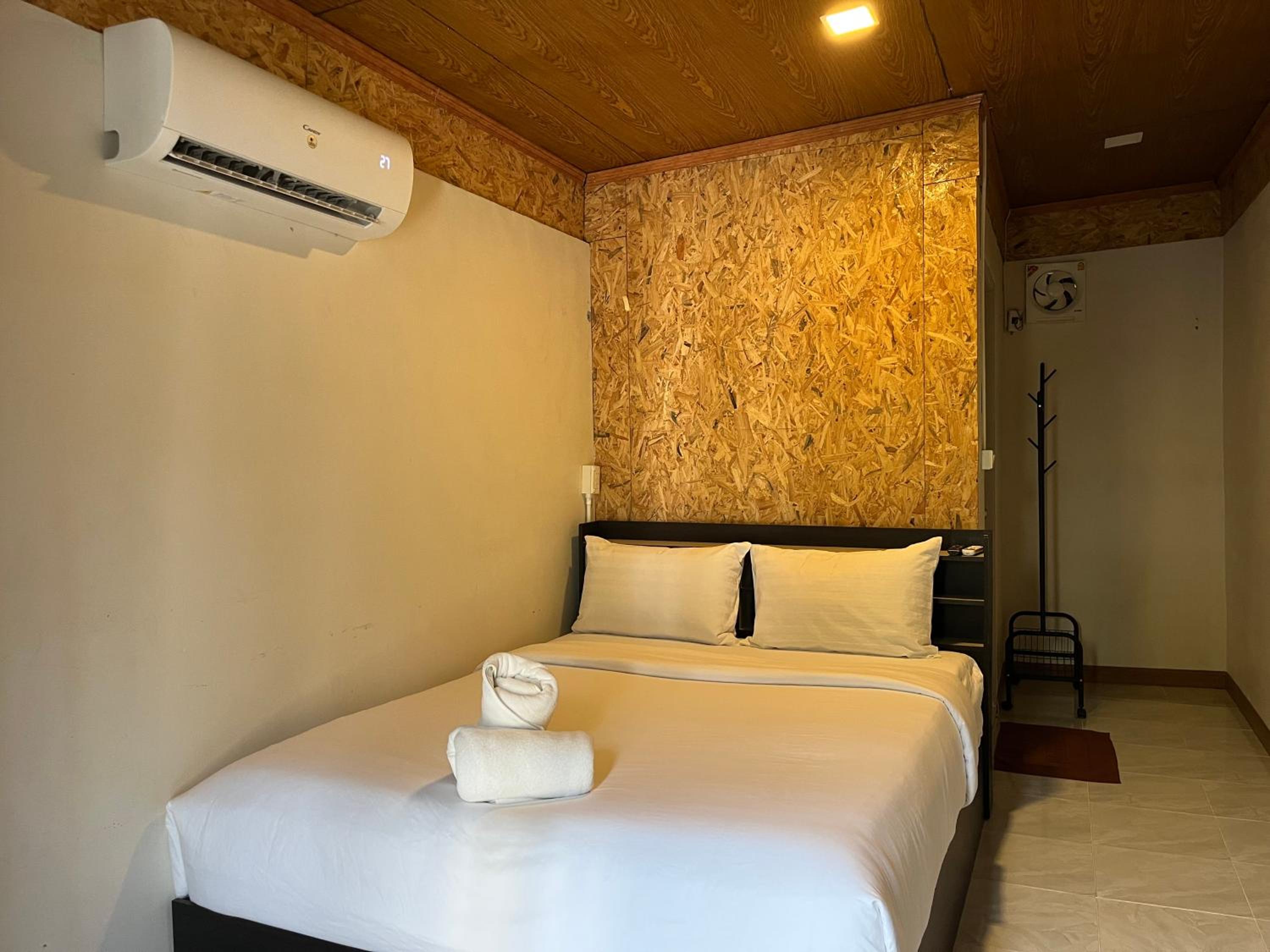 Budget Double Room photo 2