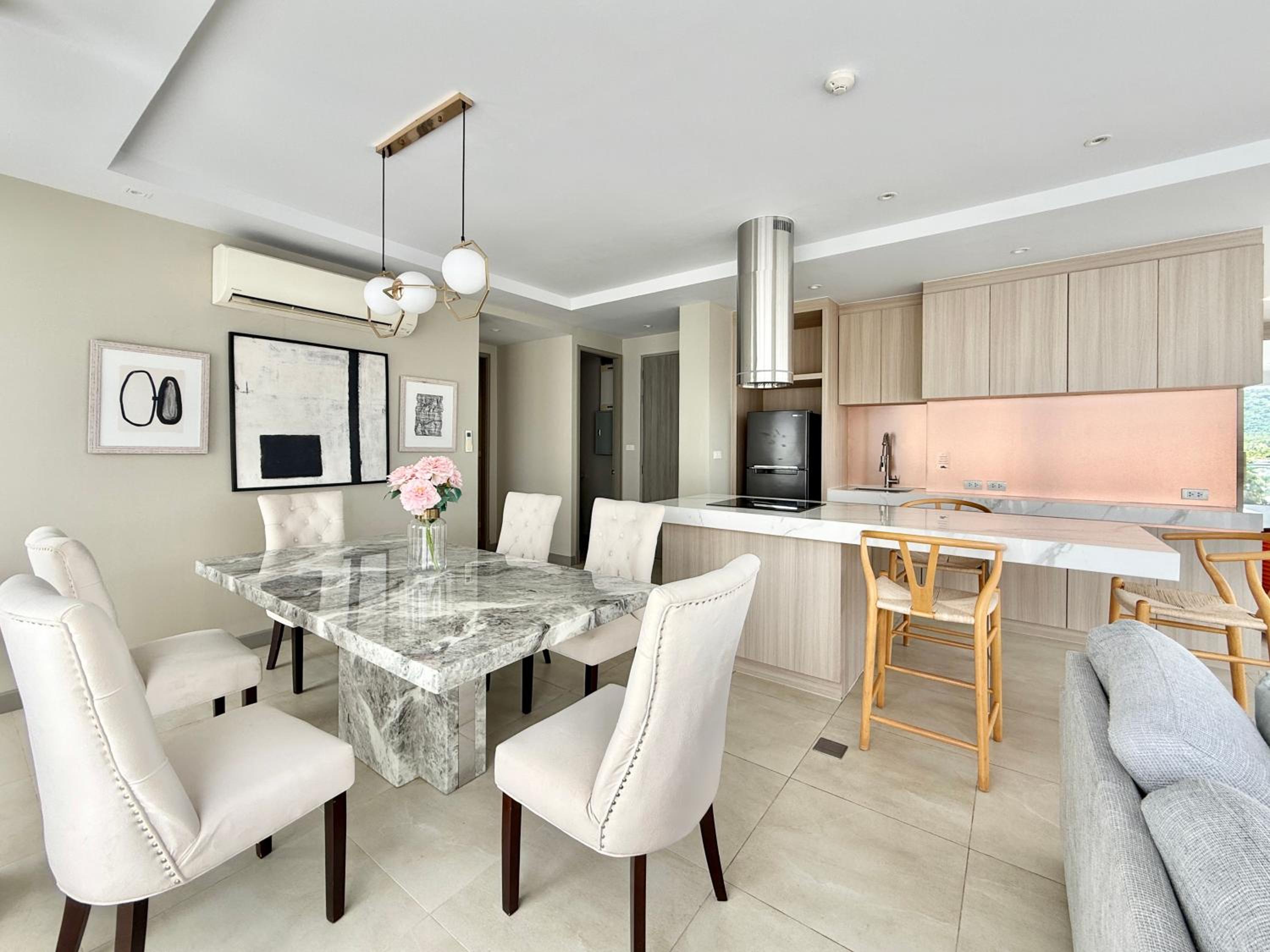 Two-Bedroom Apartment with Balcony photo 2