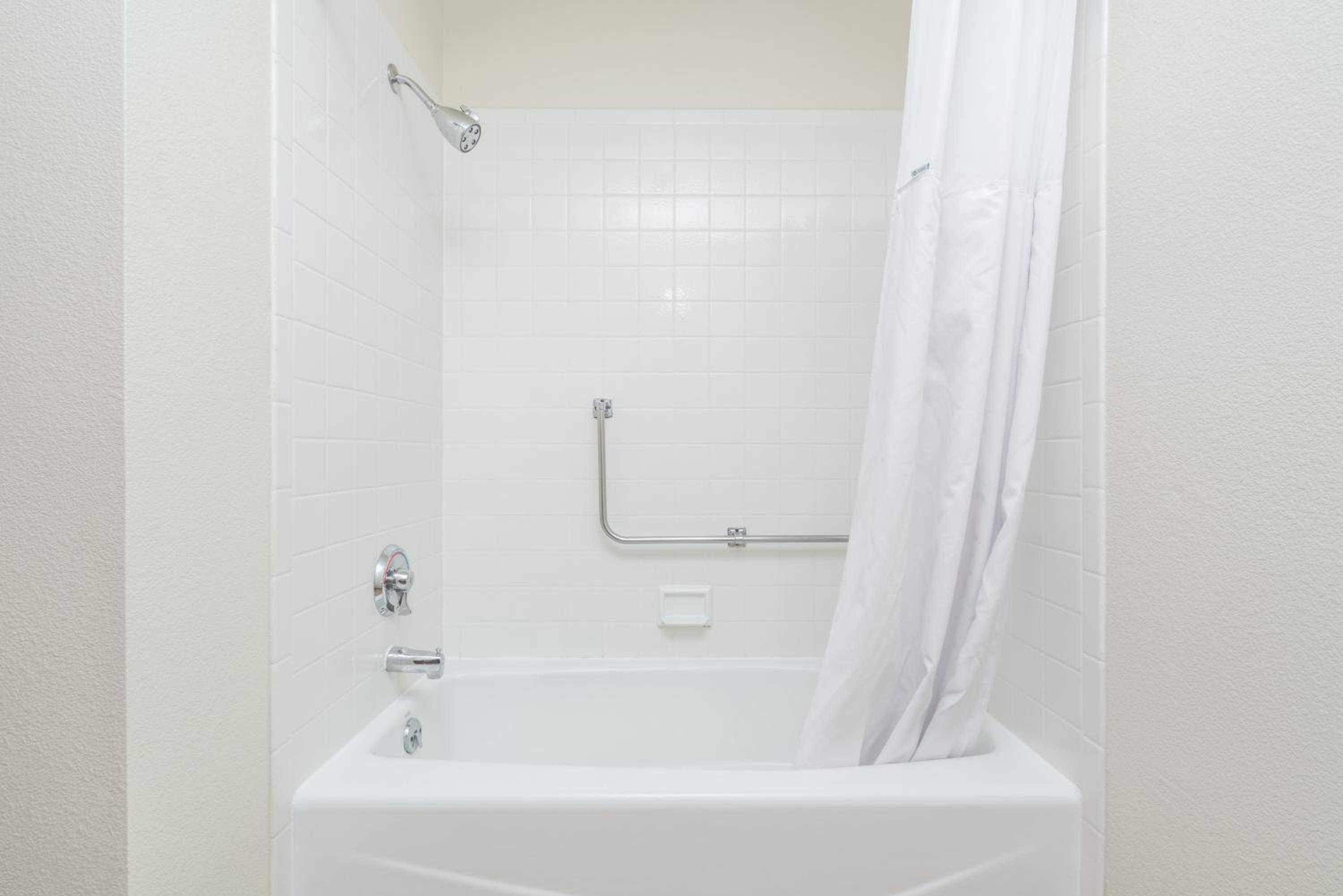 Queen Room - Disability Access/Non-Smoking - Photo 10
