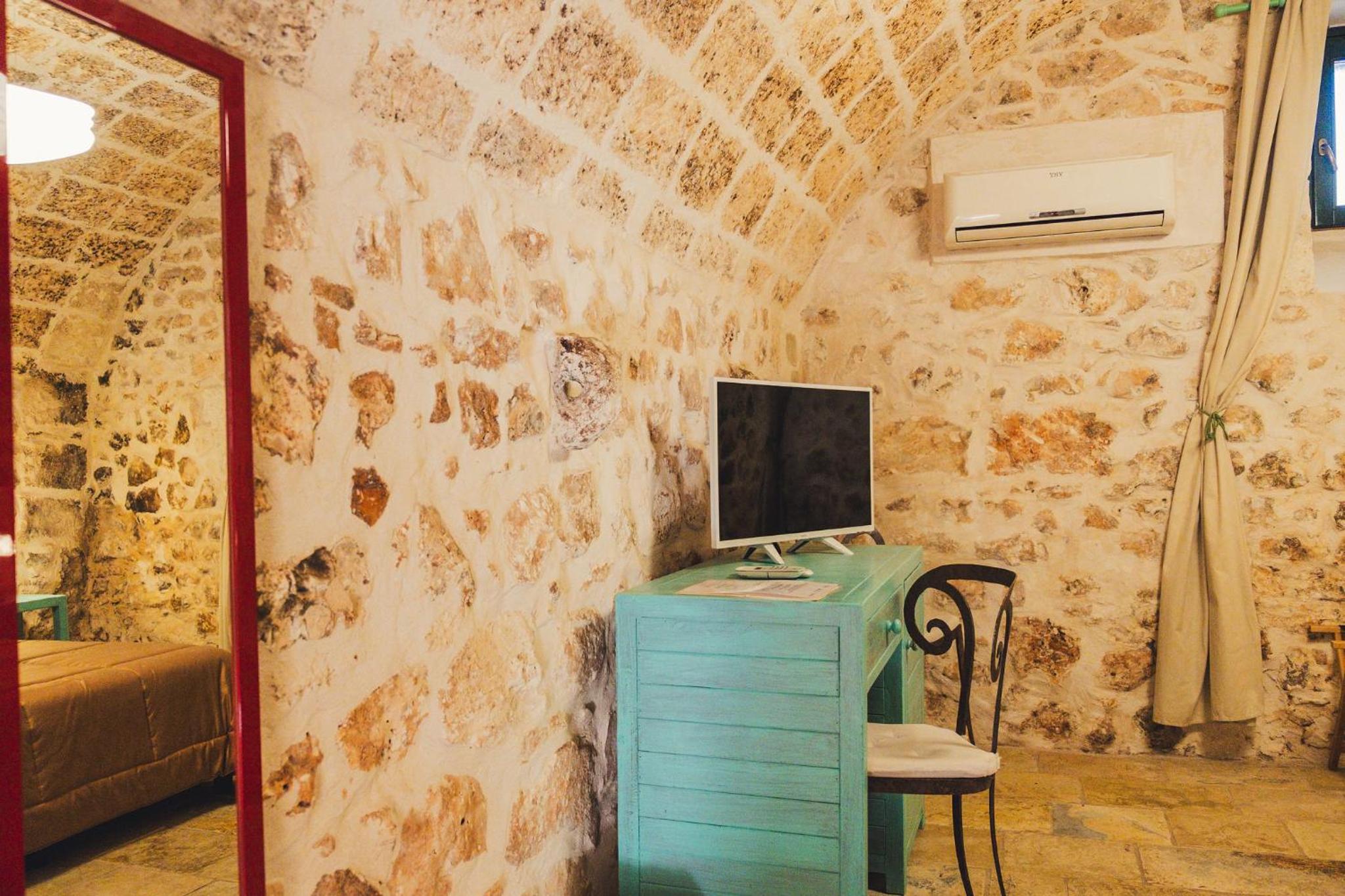 Deluxe Double or Twin Room - Photo 7