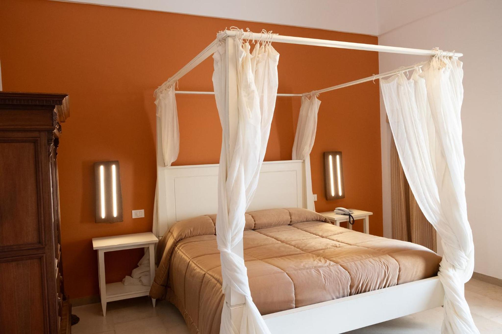 Junior Suite with Pool View photo 1