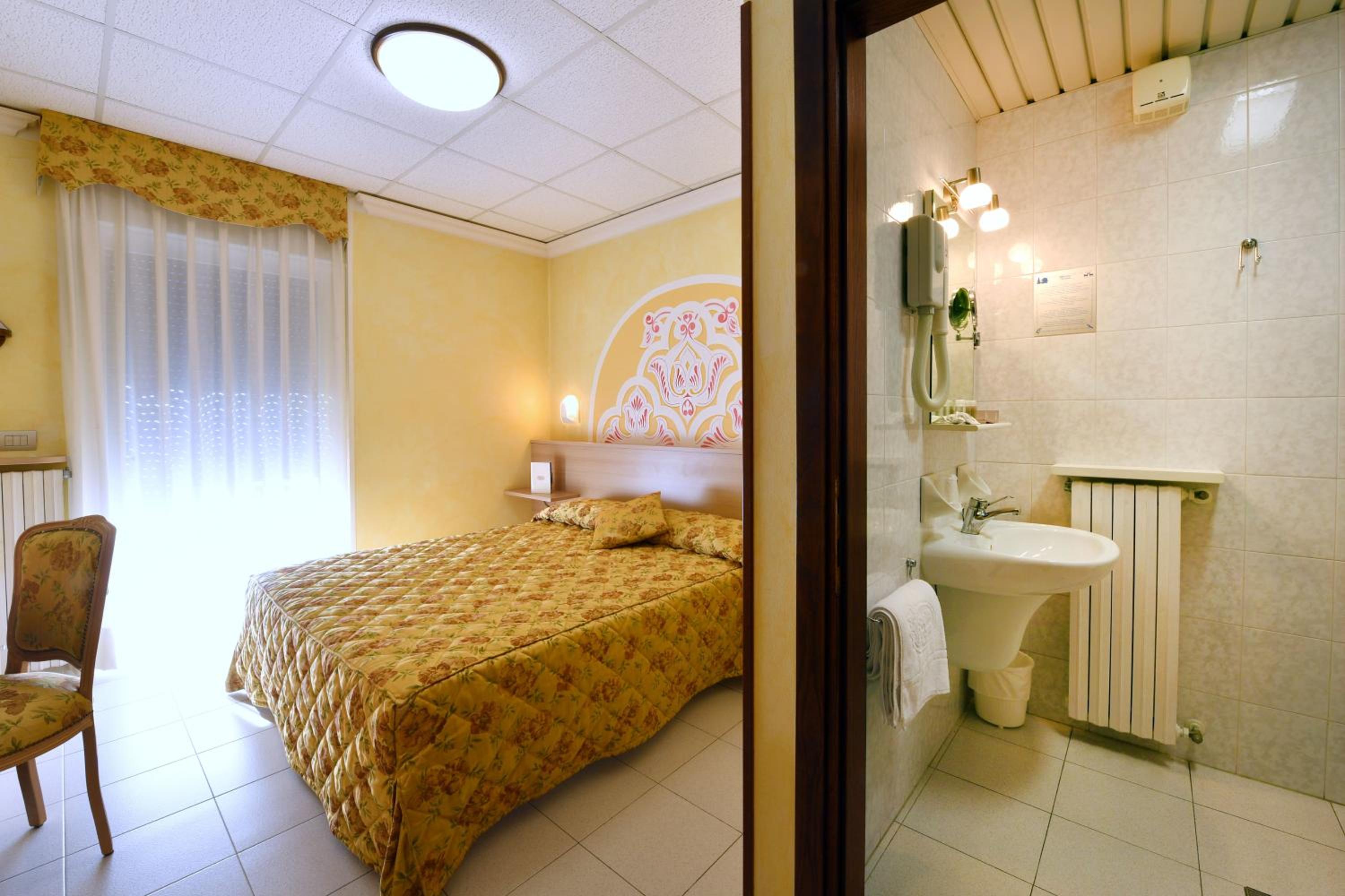 Double Room with Balcony photo 2