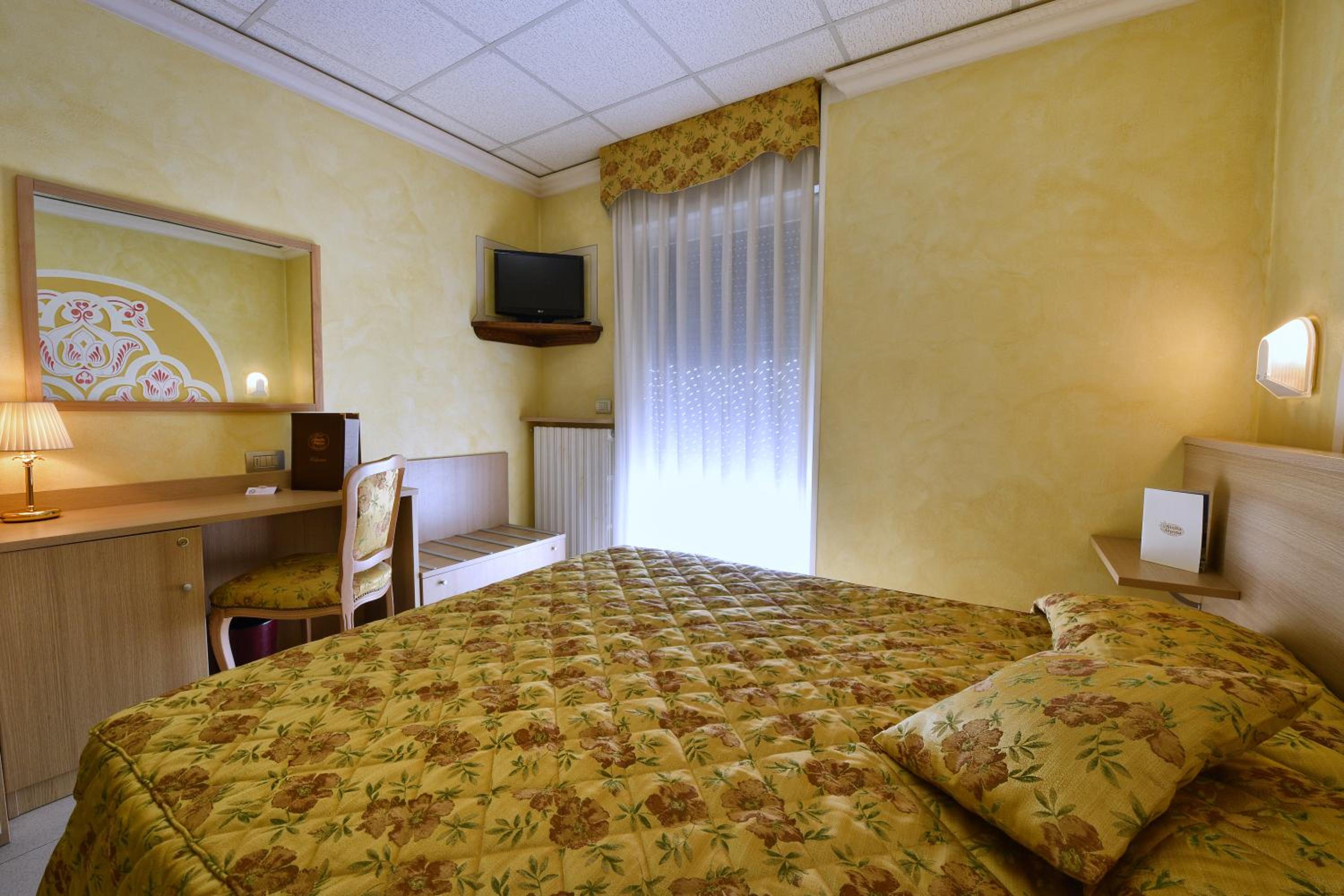 Double or Twin Room photo 3
