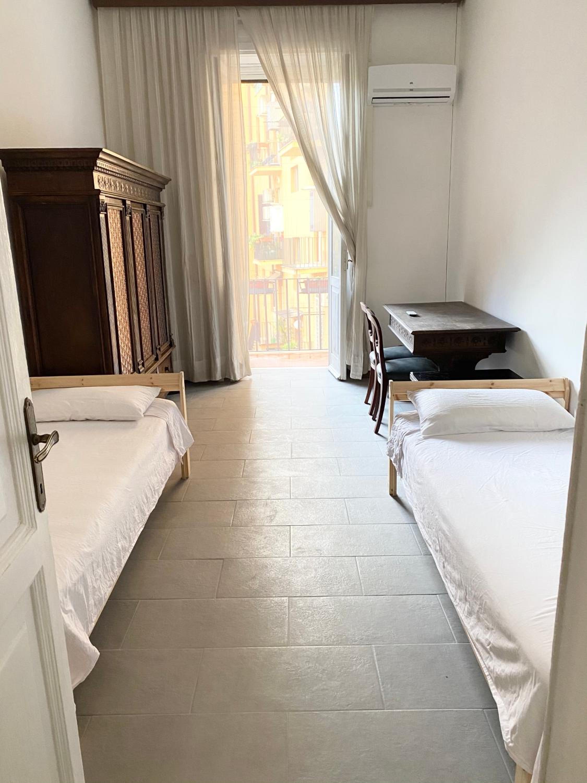 Standard Twin Room with Shared Bathroom