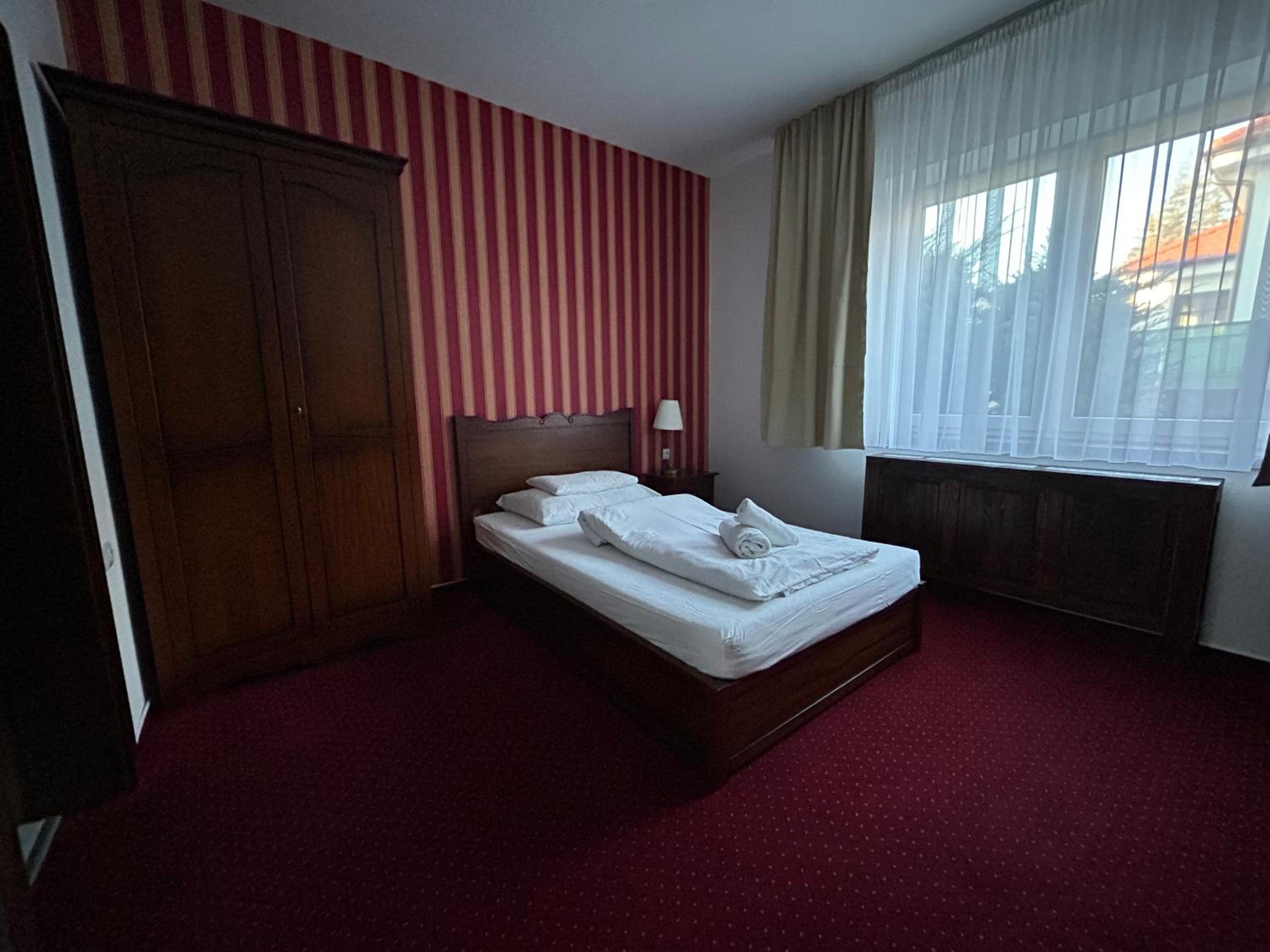Single Room - Disability Access photo 1