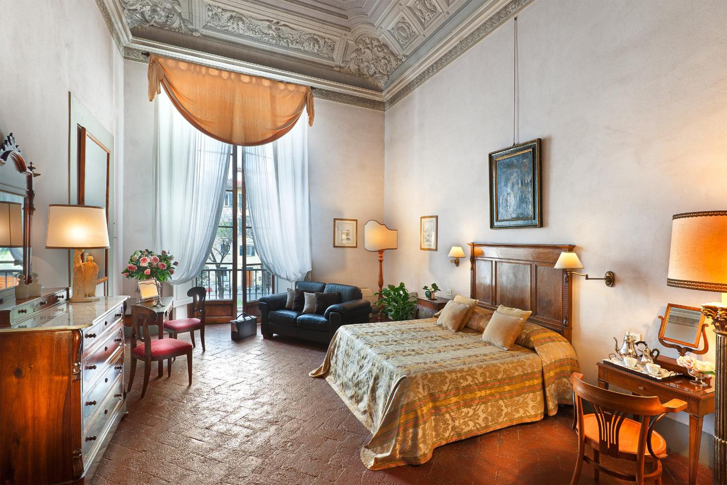 Deluxe Double Room with Balcony photo 2