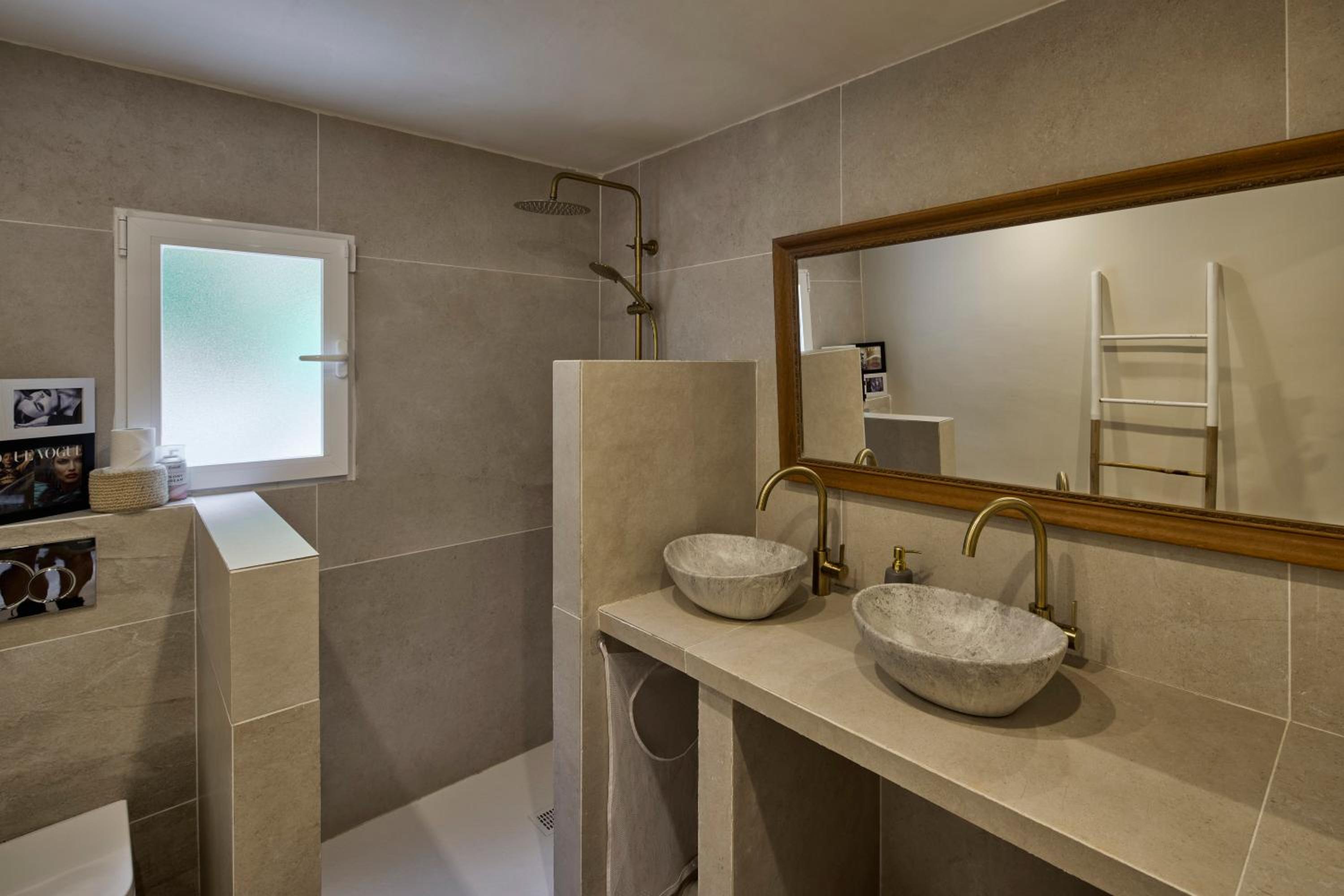 Twin Room with Shared Bathroom
