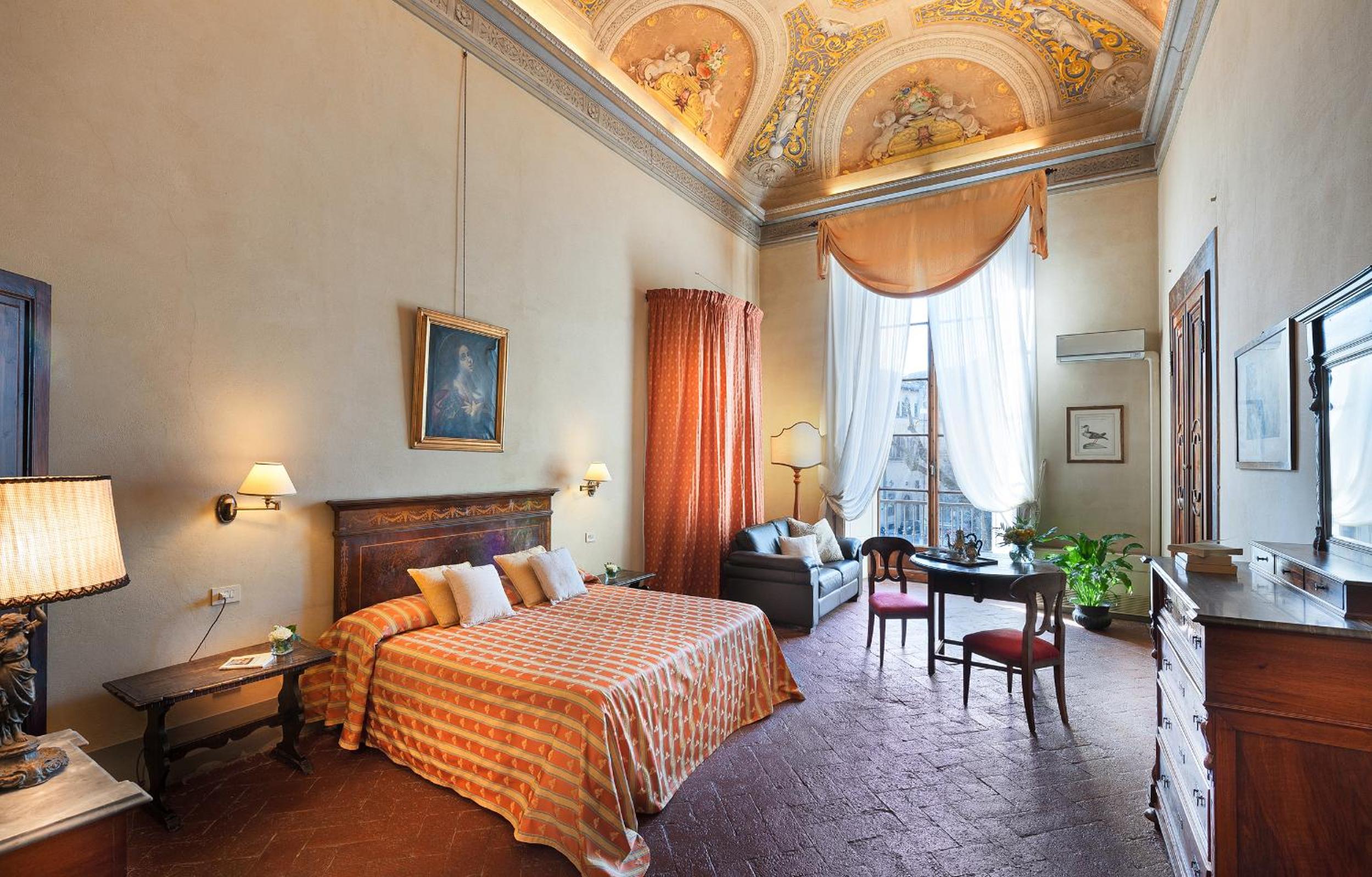 Deluxe Double Room with Balcony photo 1