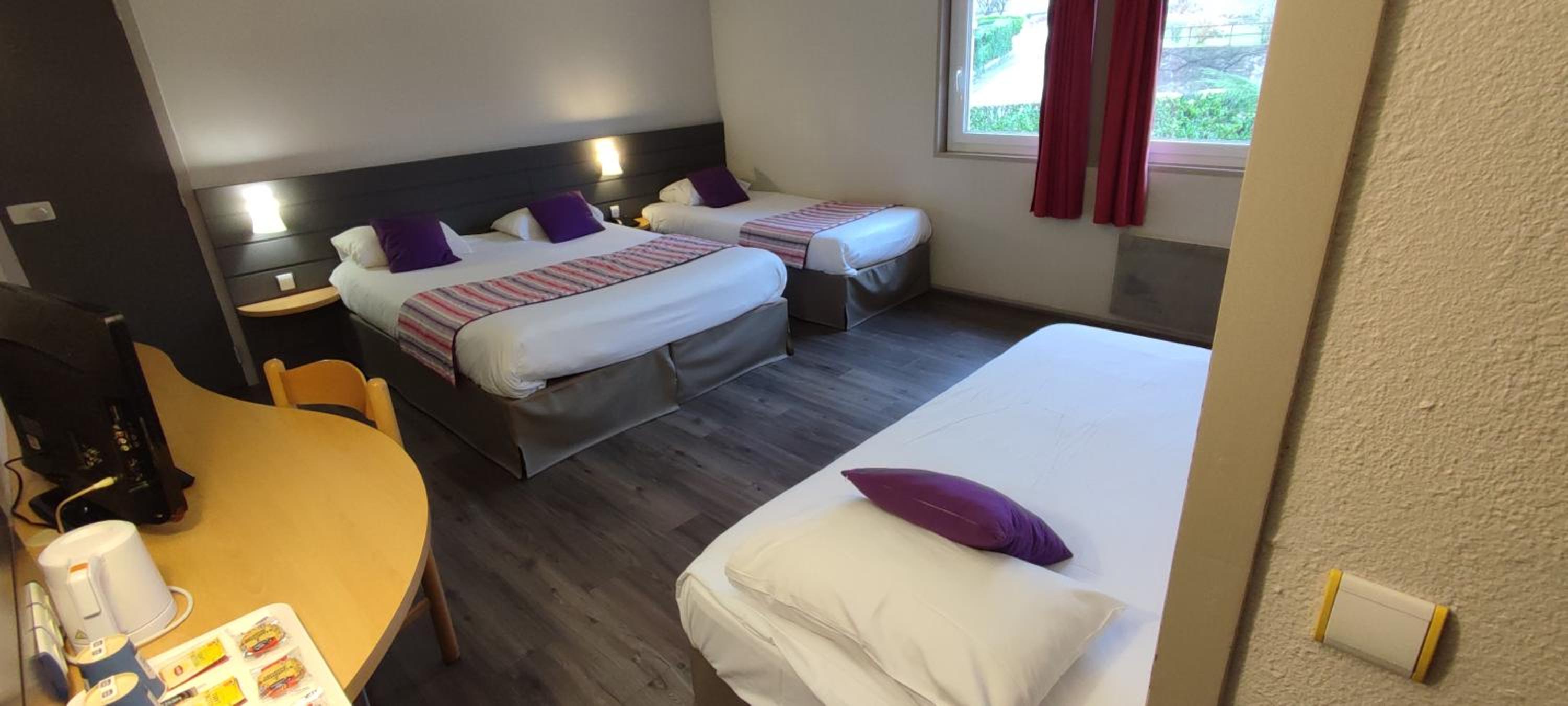 Quadruple Room - 1 Double Bed 2 Single Beds