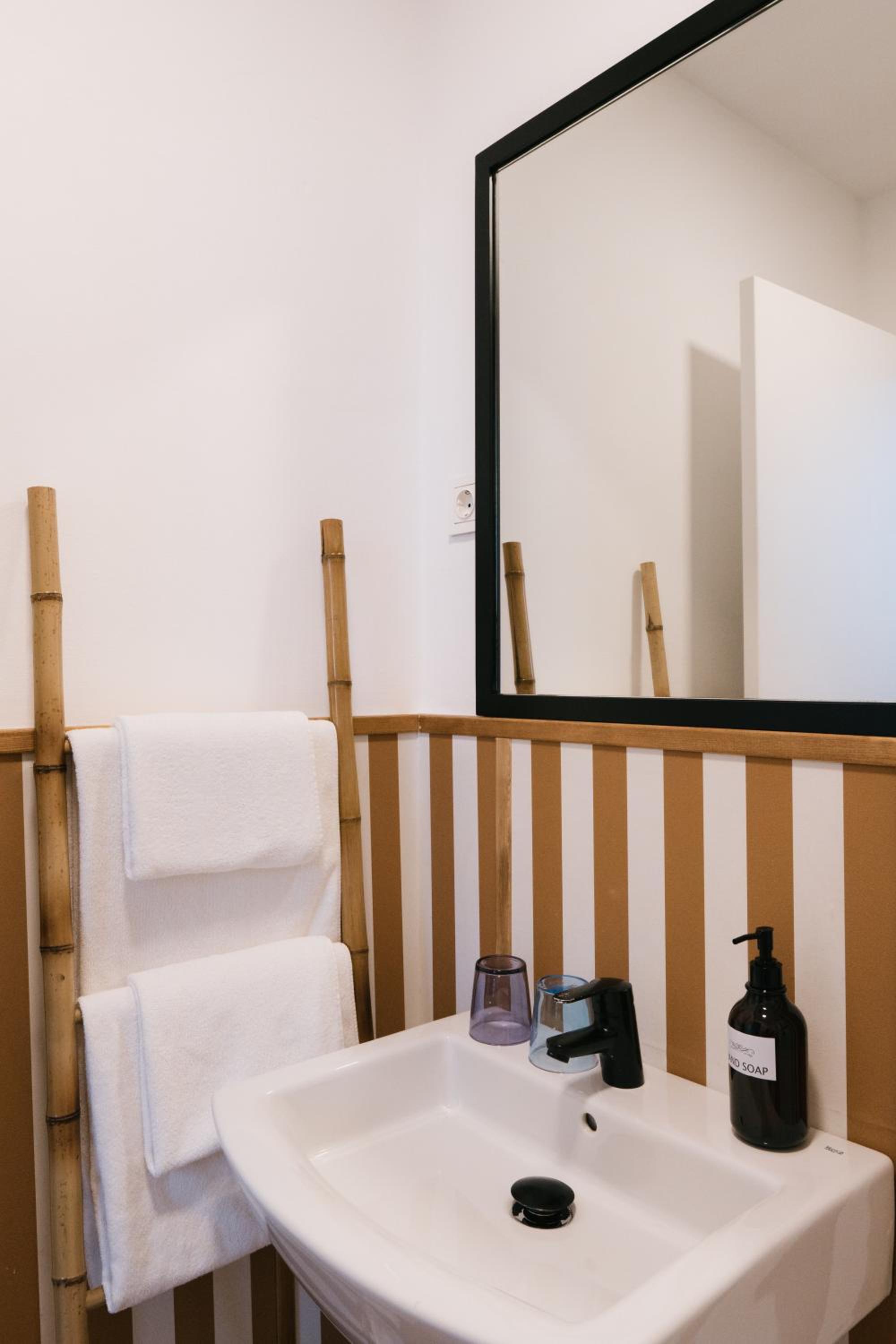 Deluxe Room (2 Adults + 1 Child)