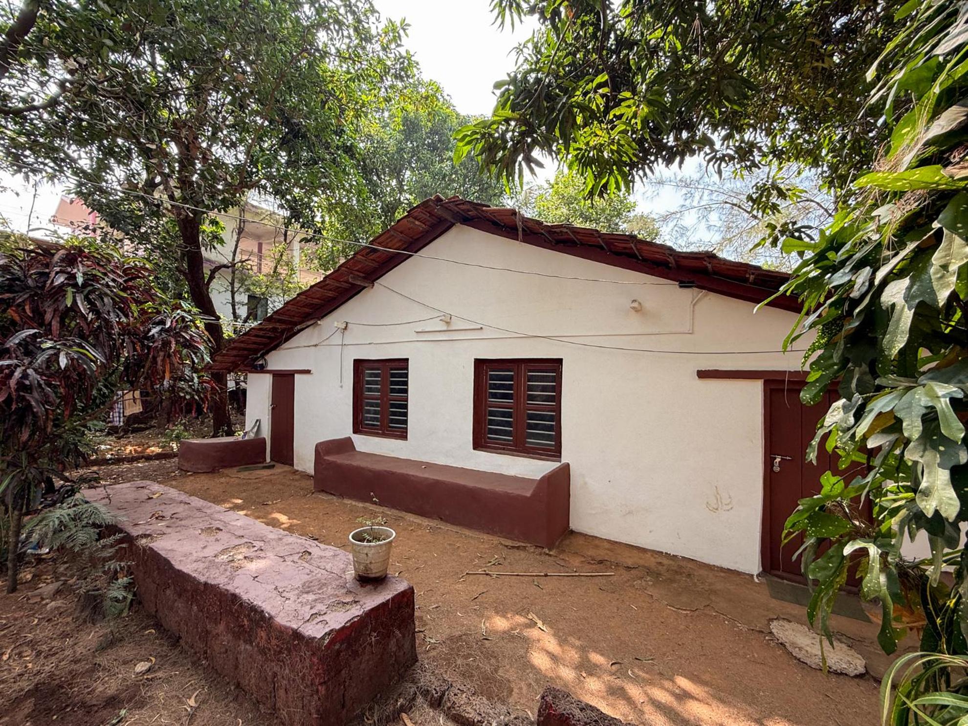 Standard Double Room with Shared Bathroom