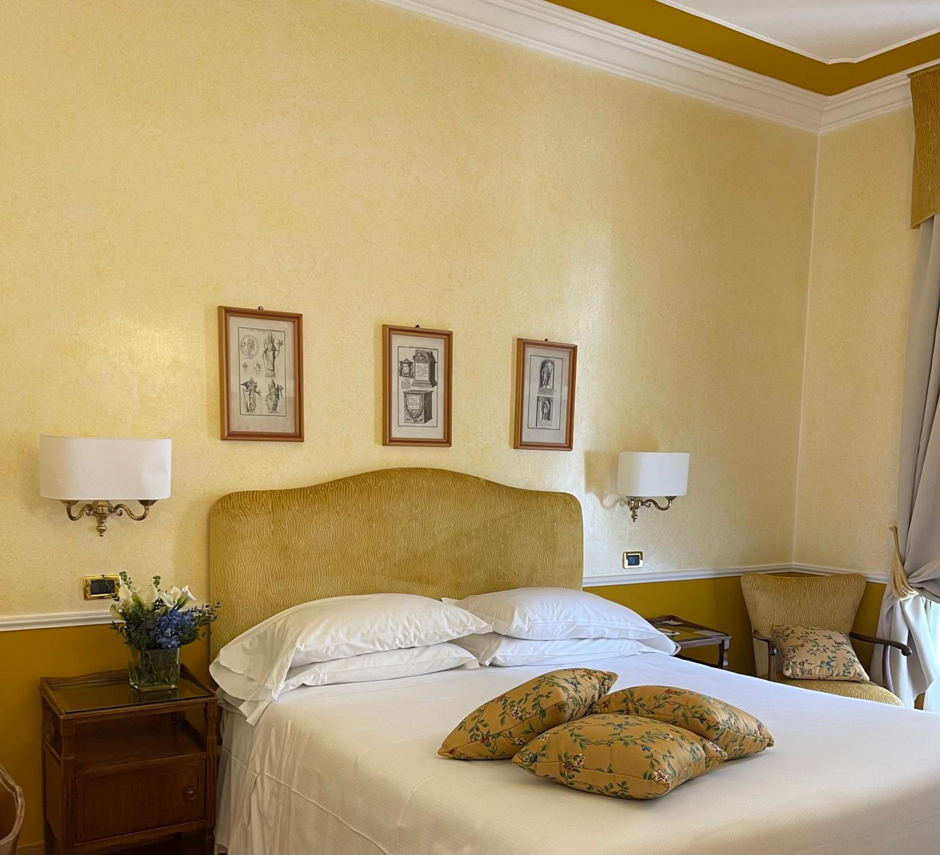 Standard Double or Twin Room thumbnail 5