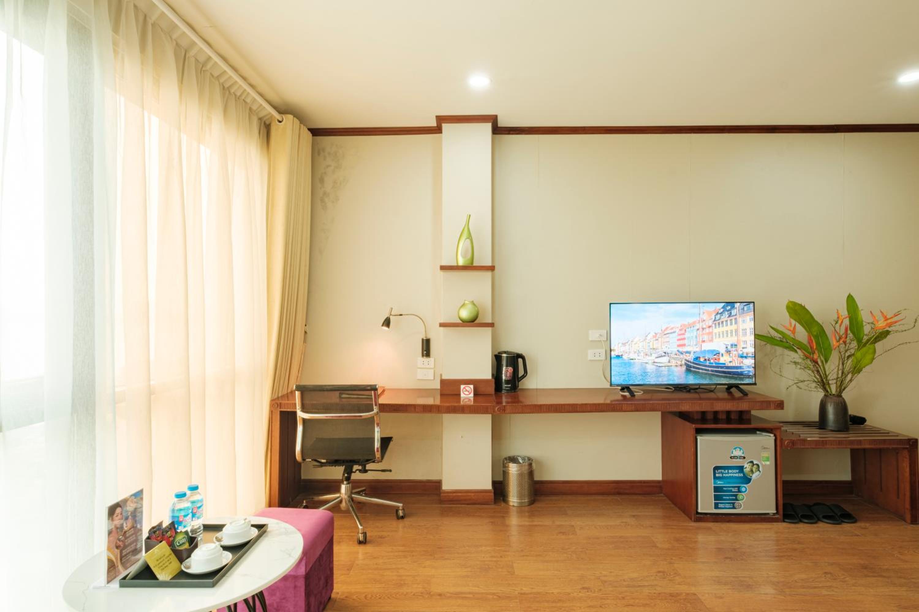 Suite with Lake View