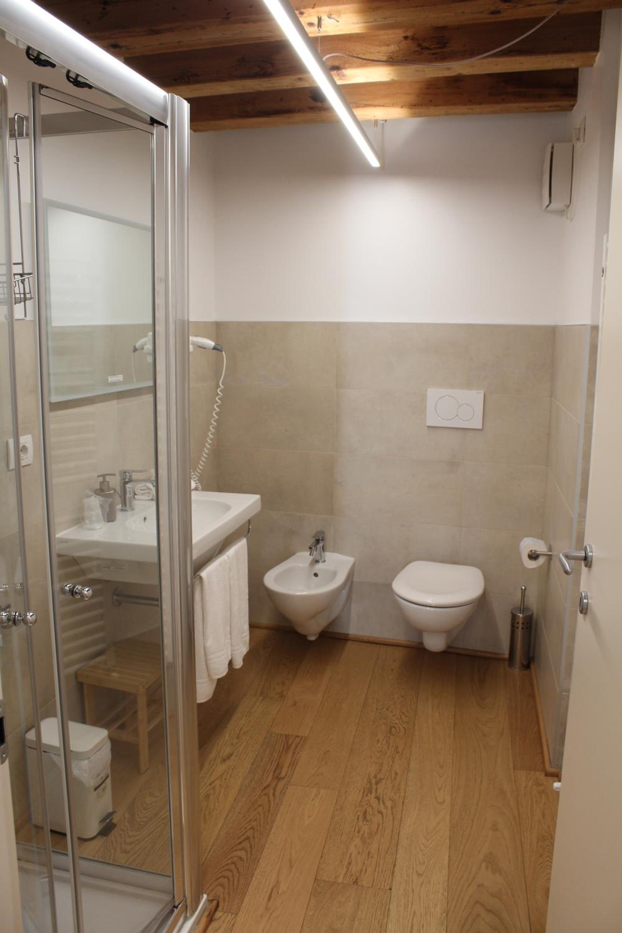 Superior One-Bedroom Apartment with Balcony - Photo 3