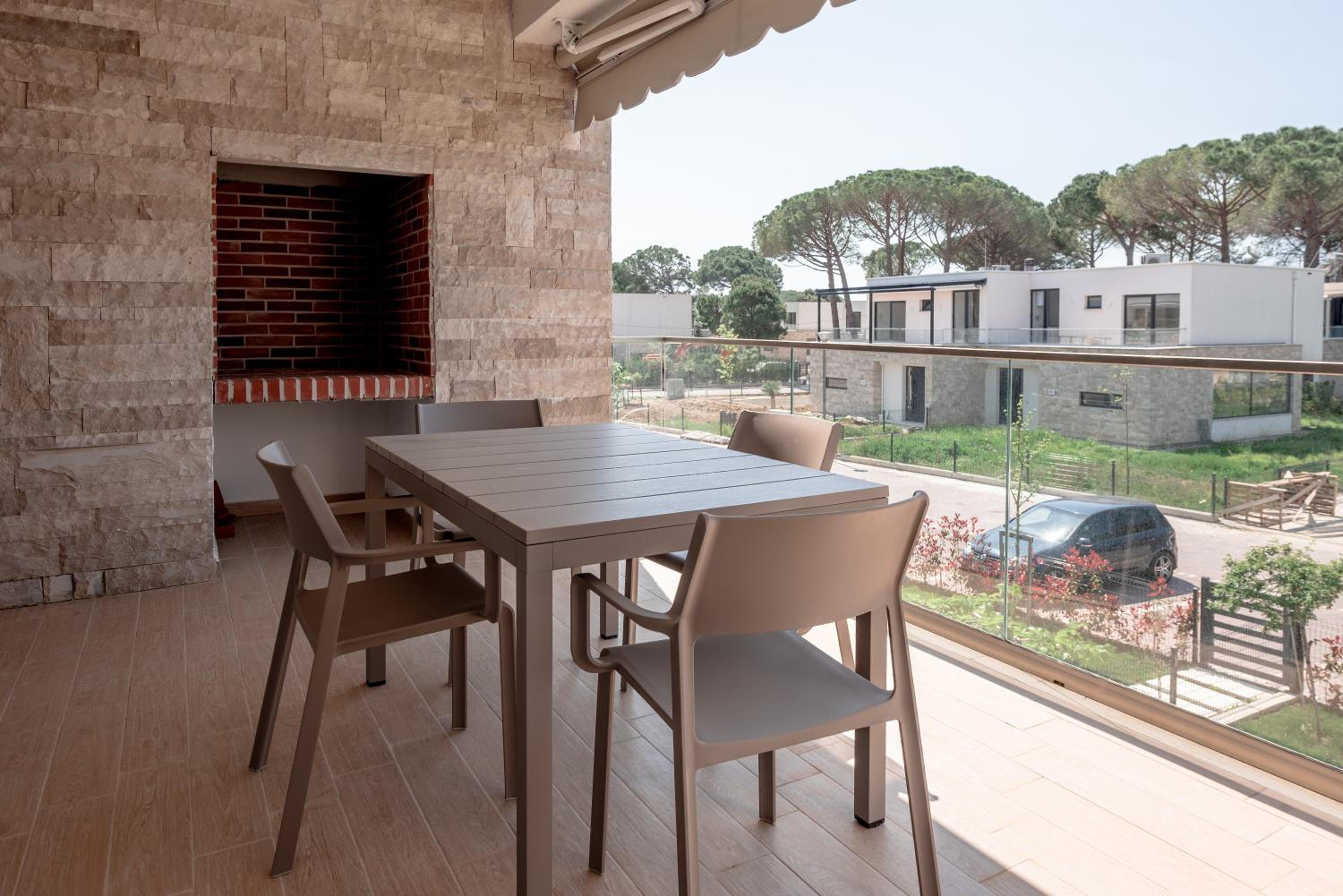 One-Bedroom Apartment with View photo 1