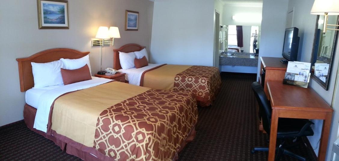 Double Room - Two Double Beds Non-Smoking photo 2