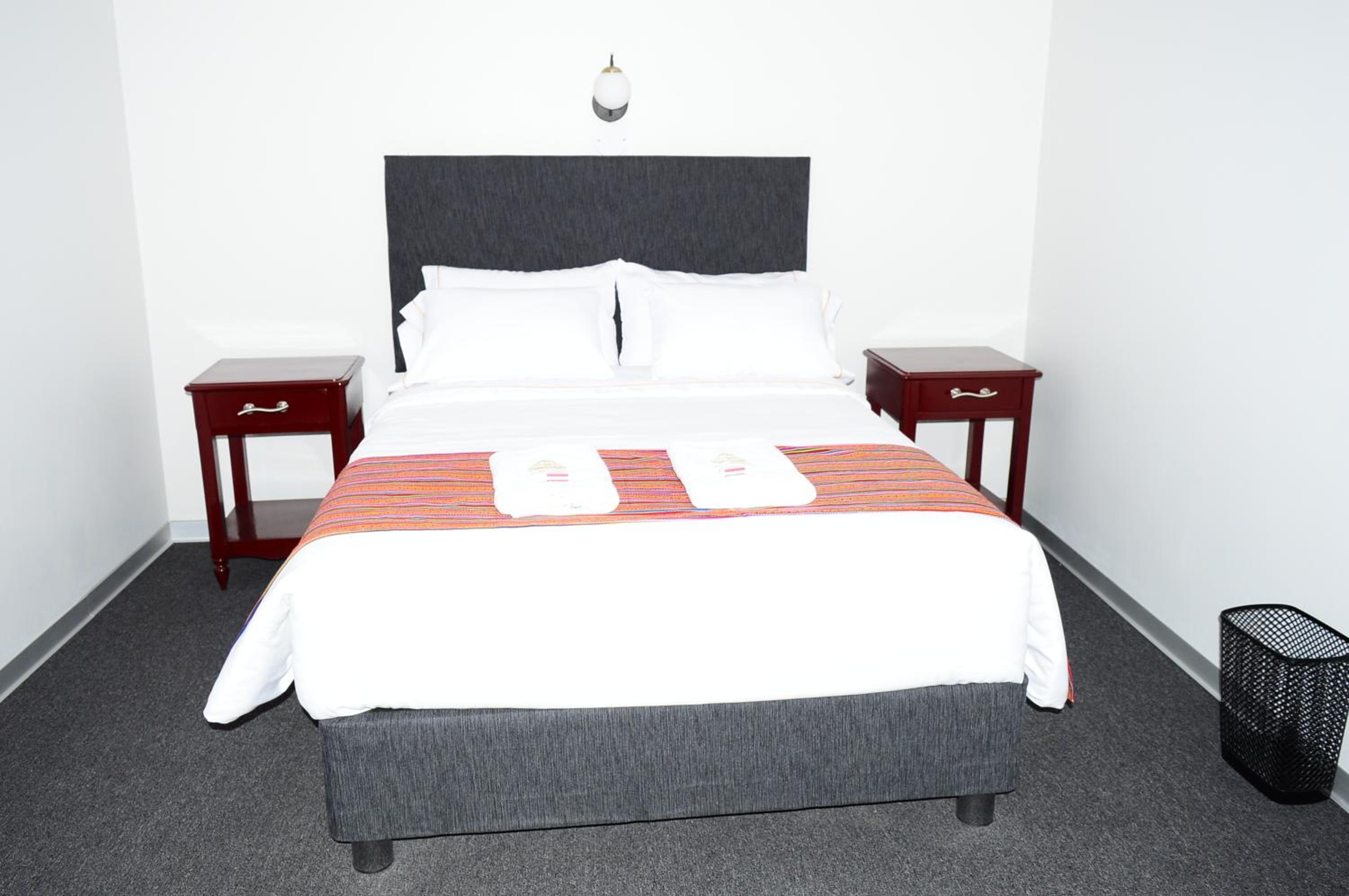 Queen Room photo 2