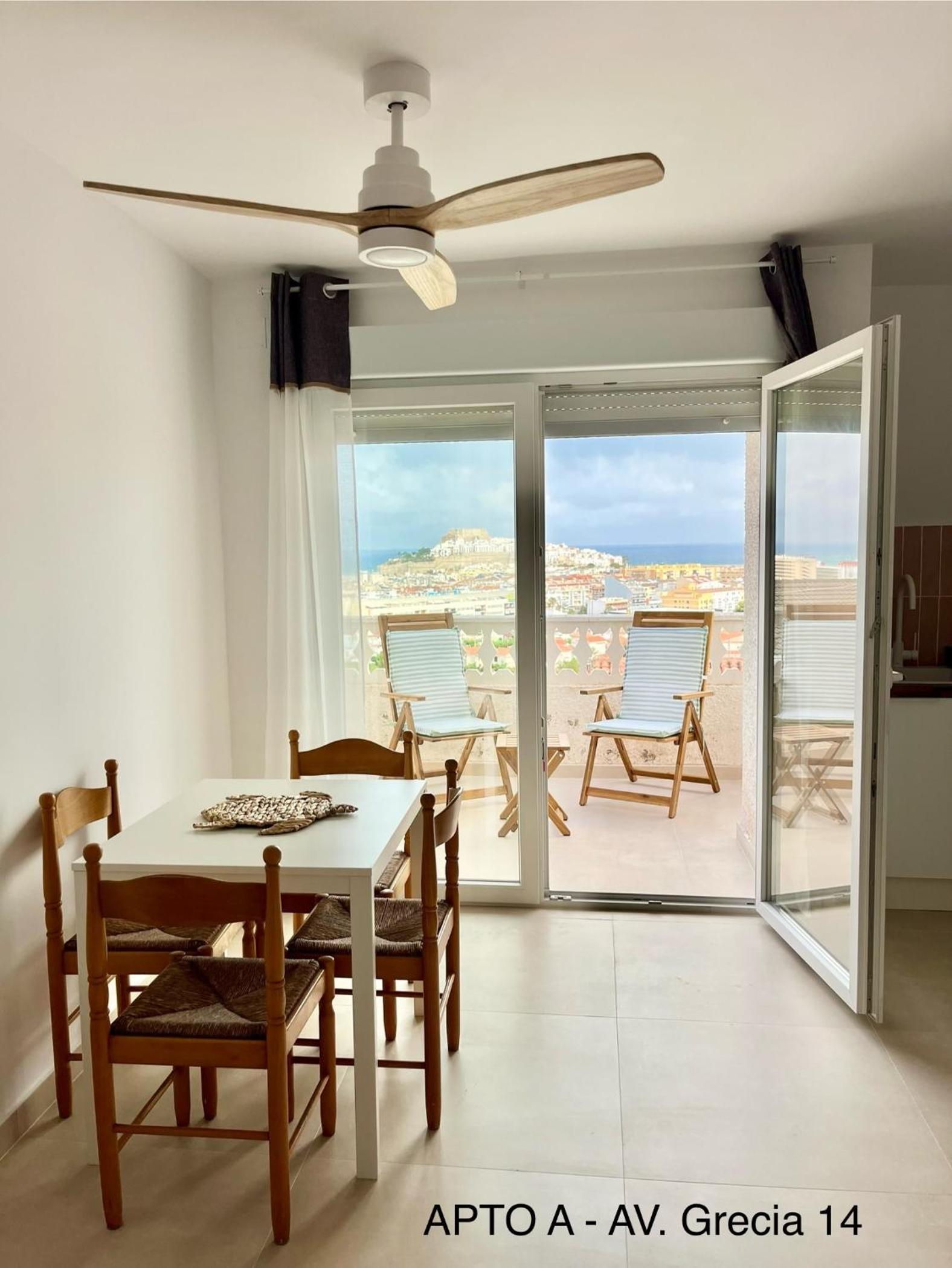 Apartamento loft de una habitación con balcón
