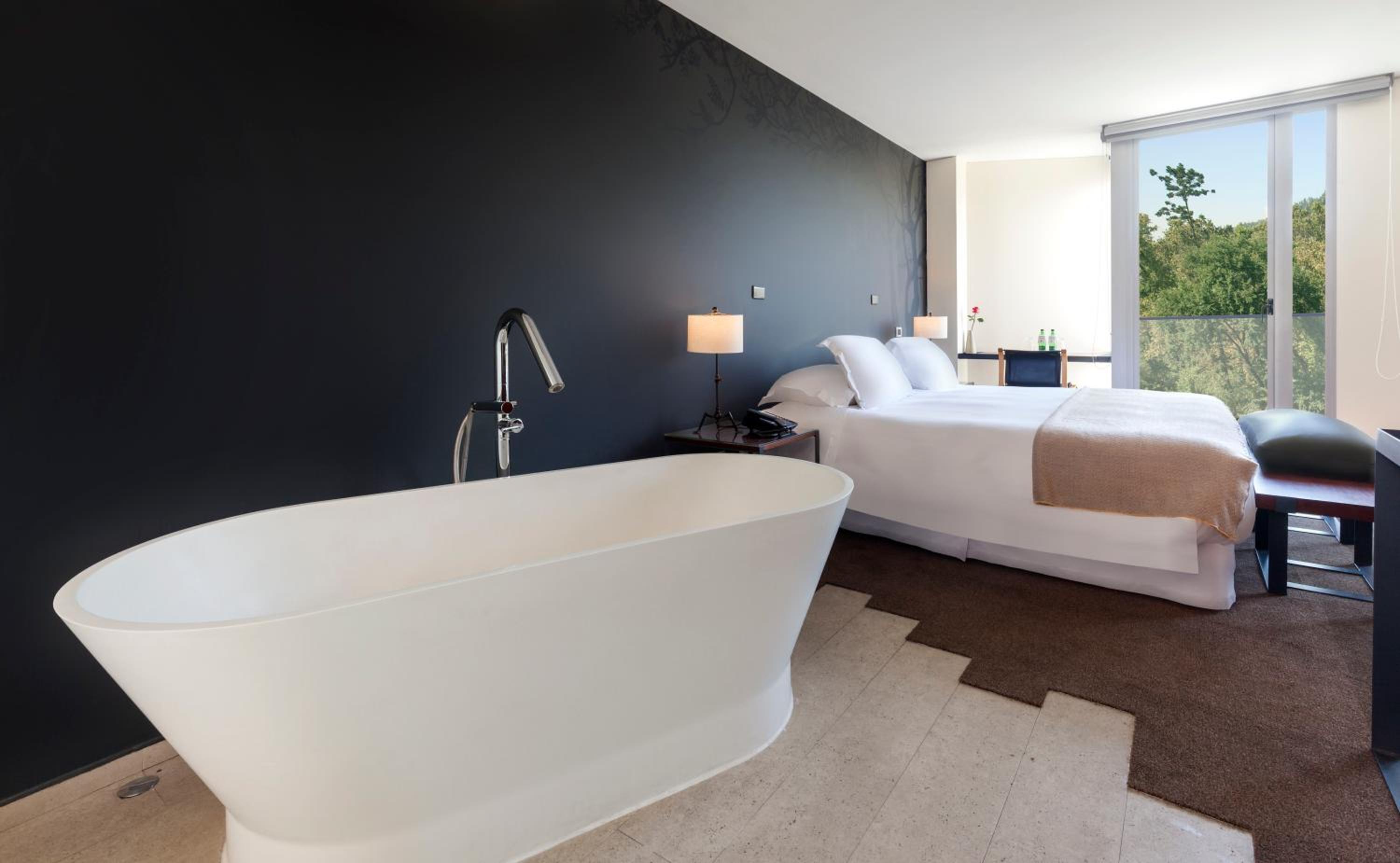 King Suite with Balcony photo 1
