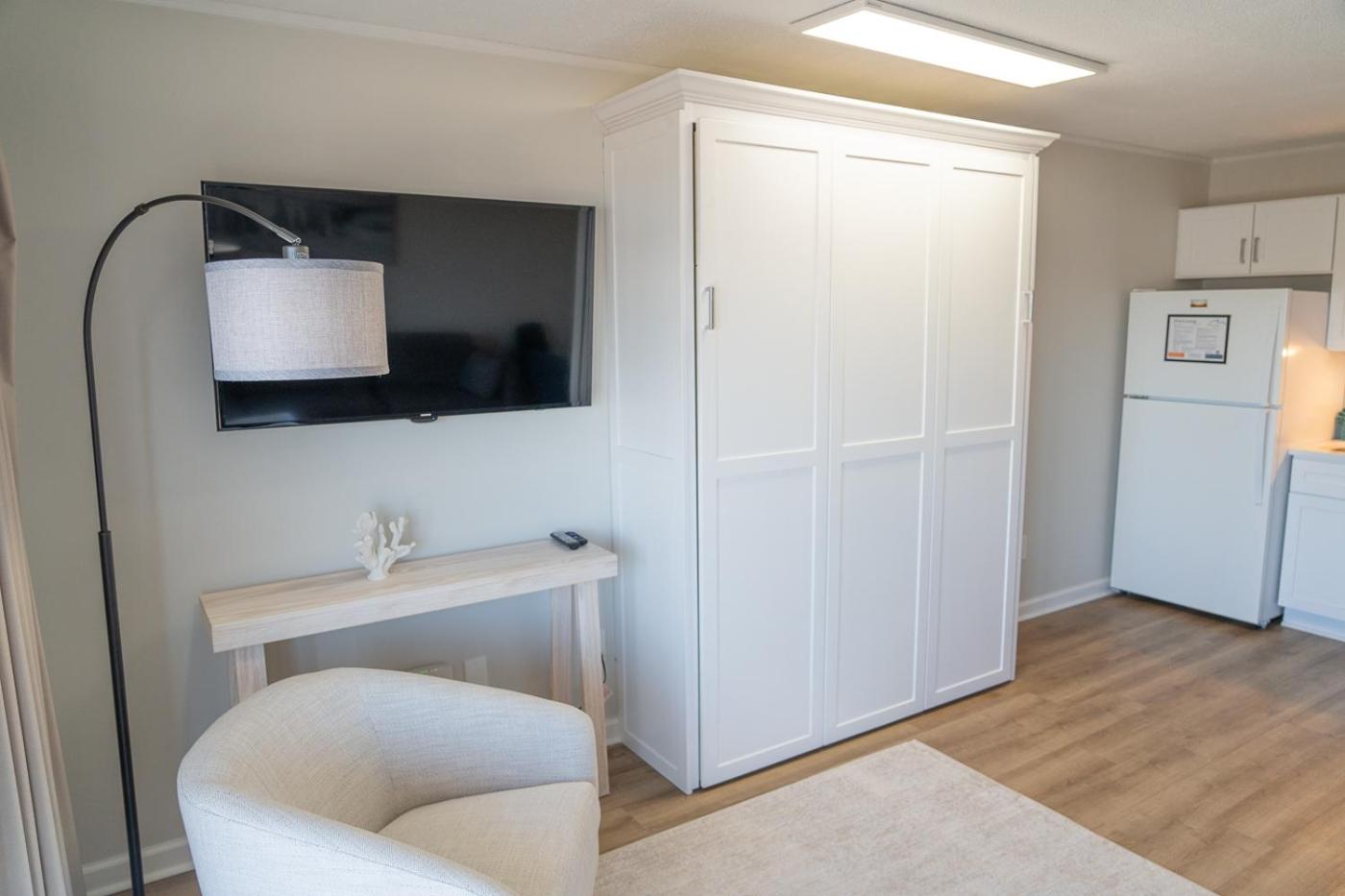 Deluxe One-Bedroom Apartment with Harbor View photo 1
