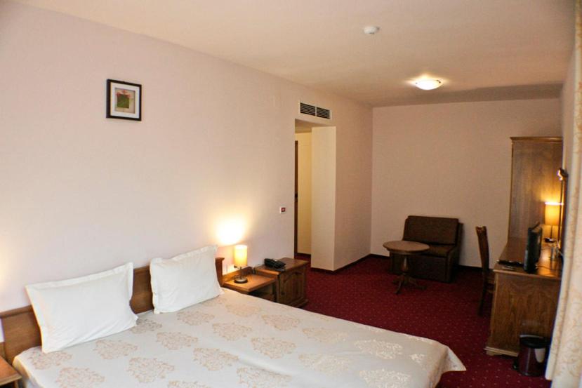 Double or Twin Room - Photo 5