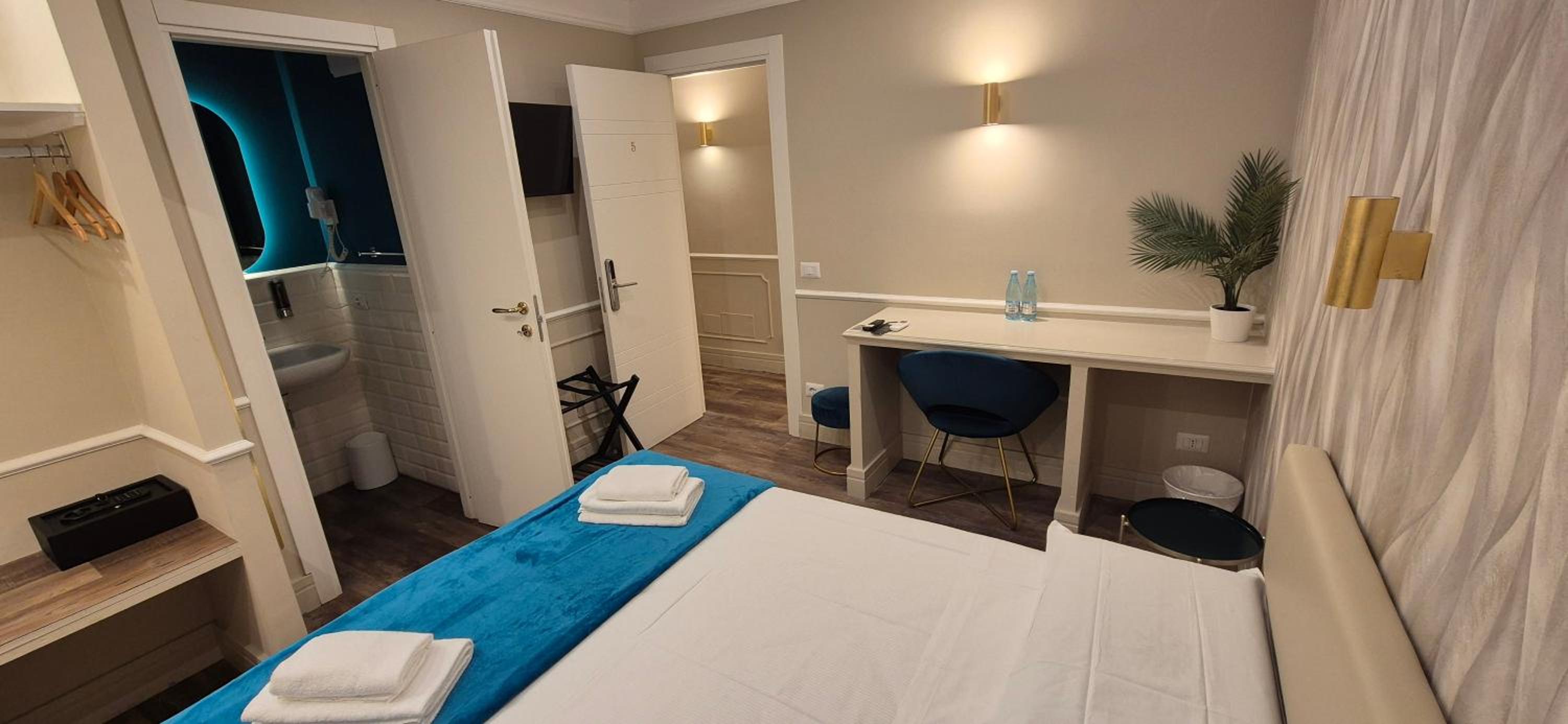 Standard Double Room photo 2