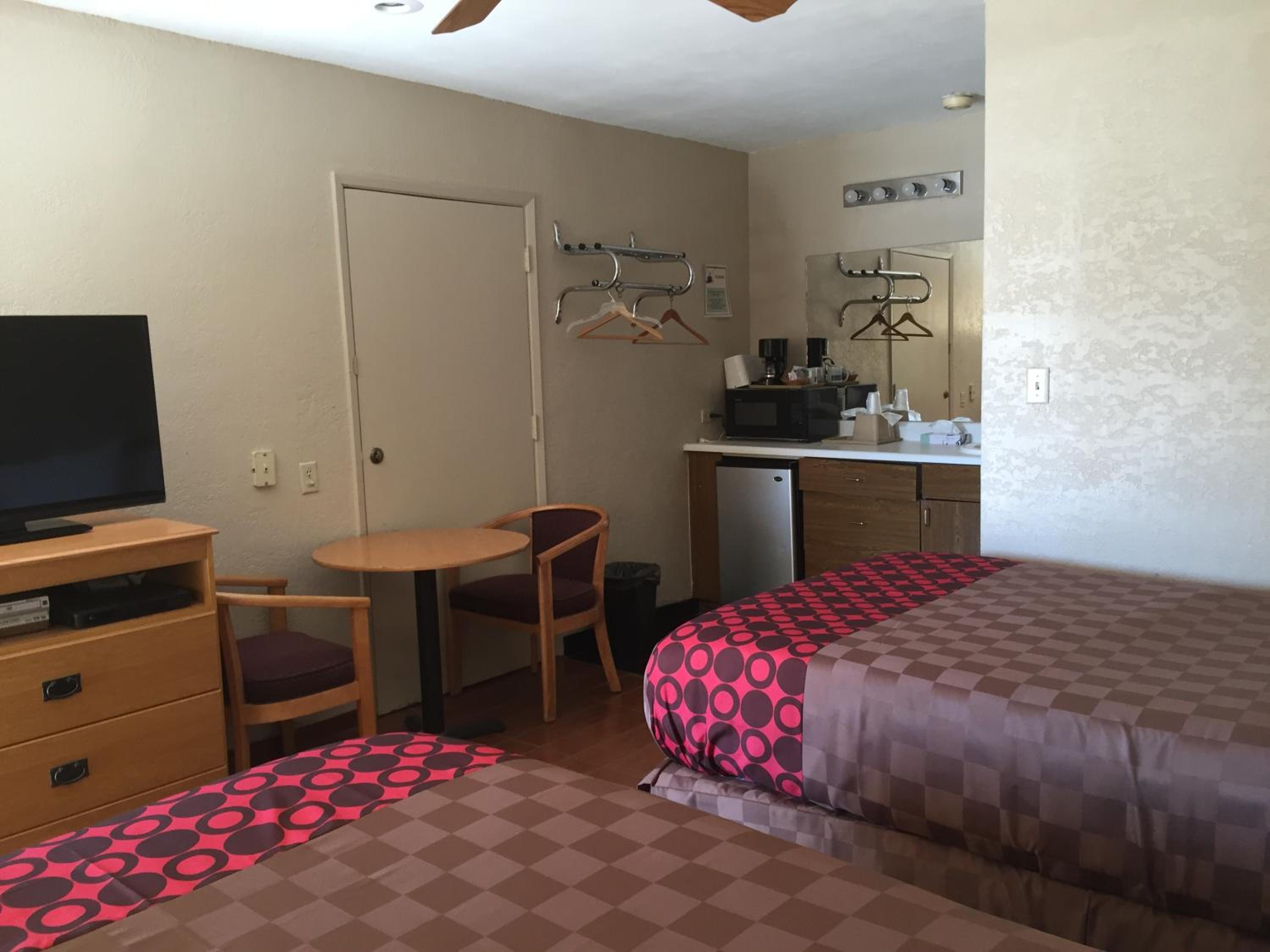 Double Room with Two Double-Non Smoking photo 2