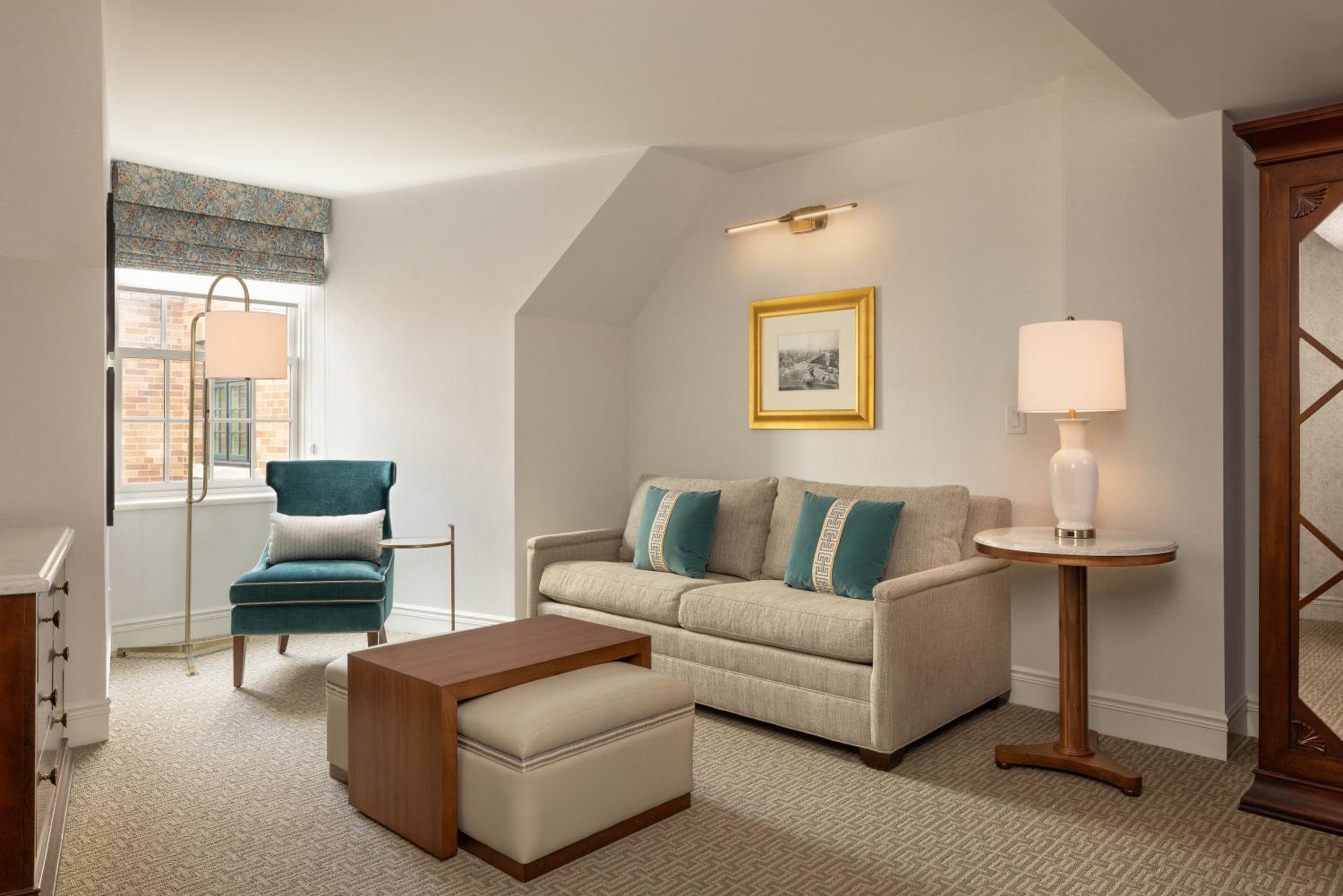 One-Bedroom Queen Suite photo 1